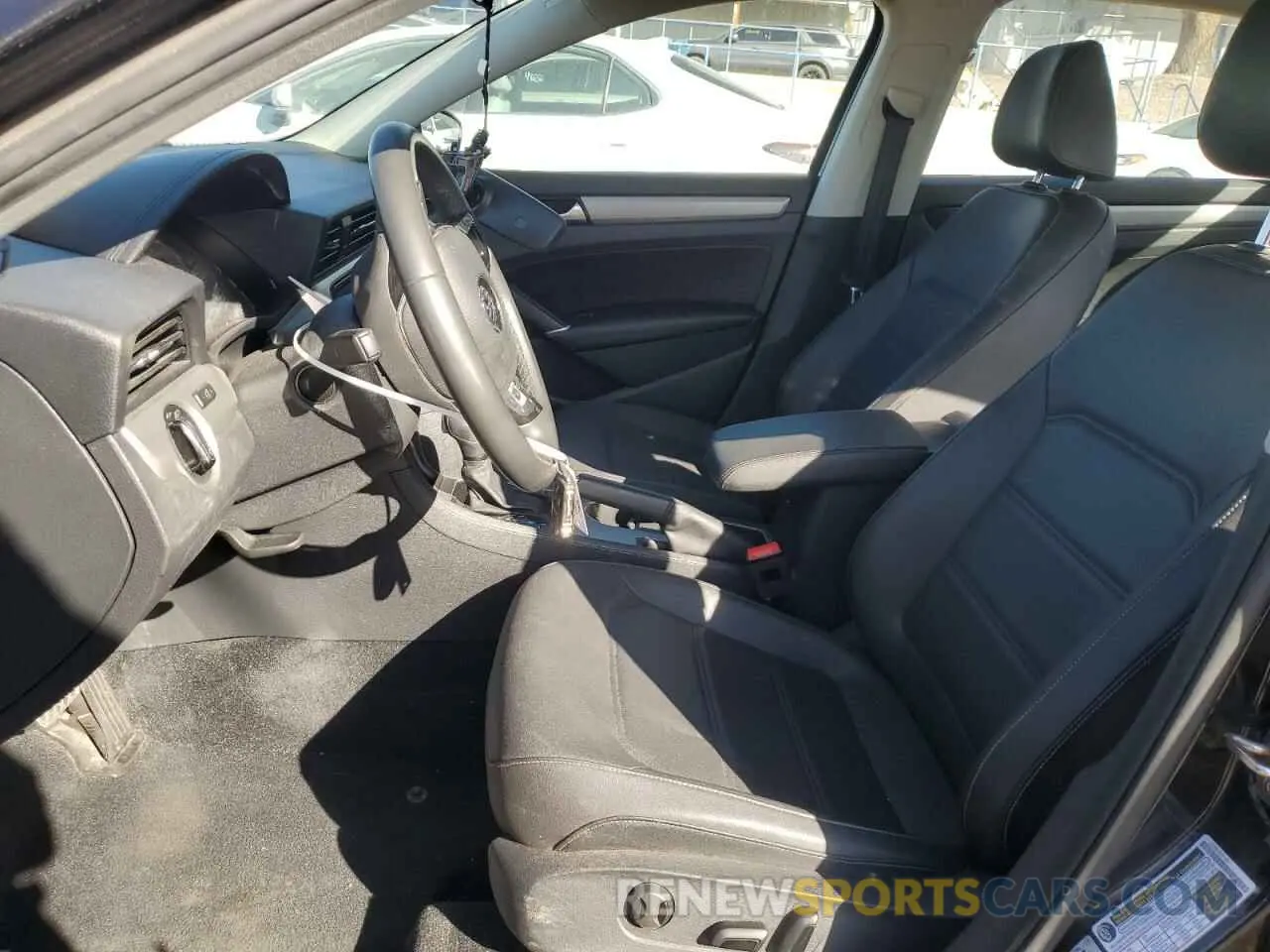 7 Photograph of a damaged car 1VWSA7A33NC004957 VOLKSWAGEN PASSAT 2022
