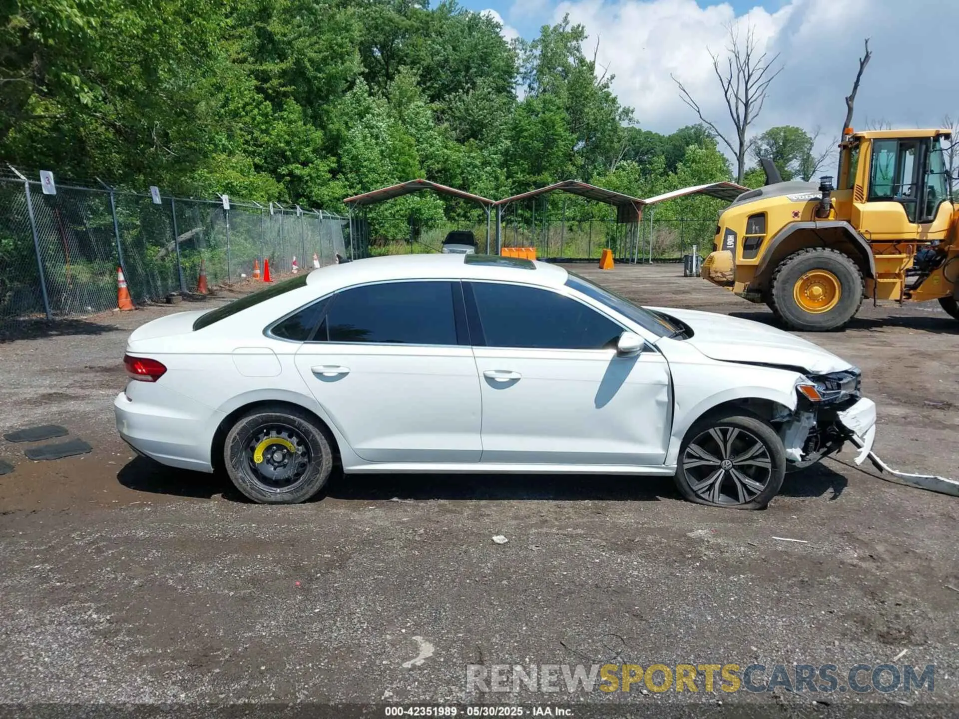14 Photograph of a damaged car 1VWSA7A36NC001874 VOLKSWAGEN PASSAT 2022