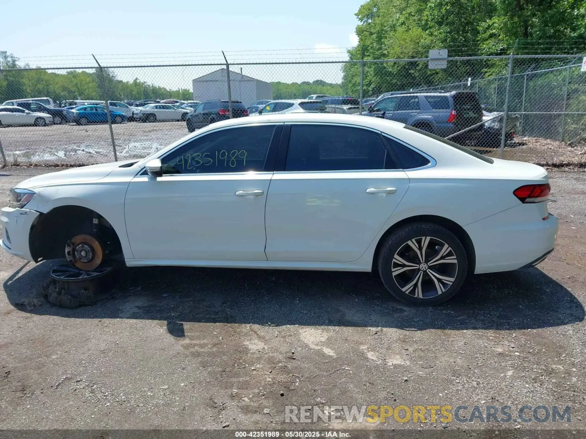 15 Photograph of a damaged car 1VWSA7A36NC001874 VOLKSWAGEN PASSAT 2022