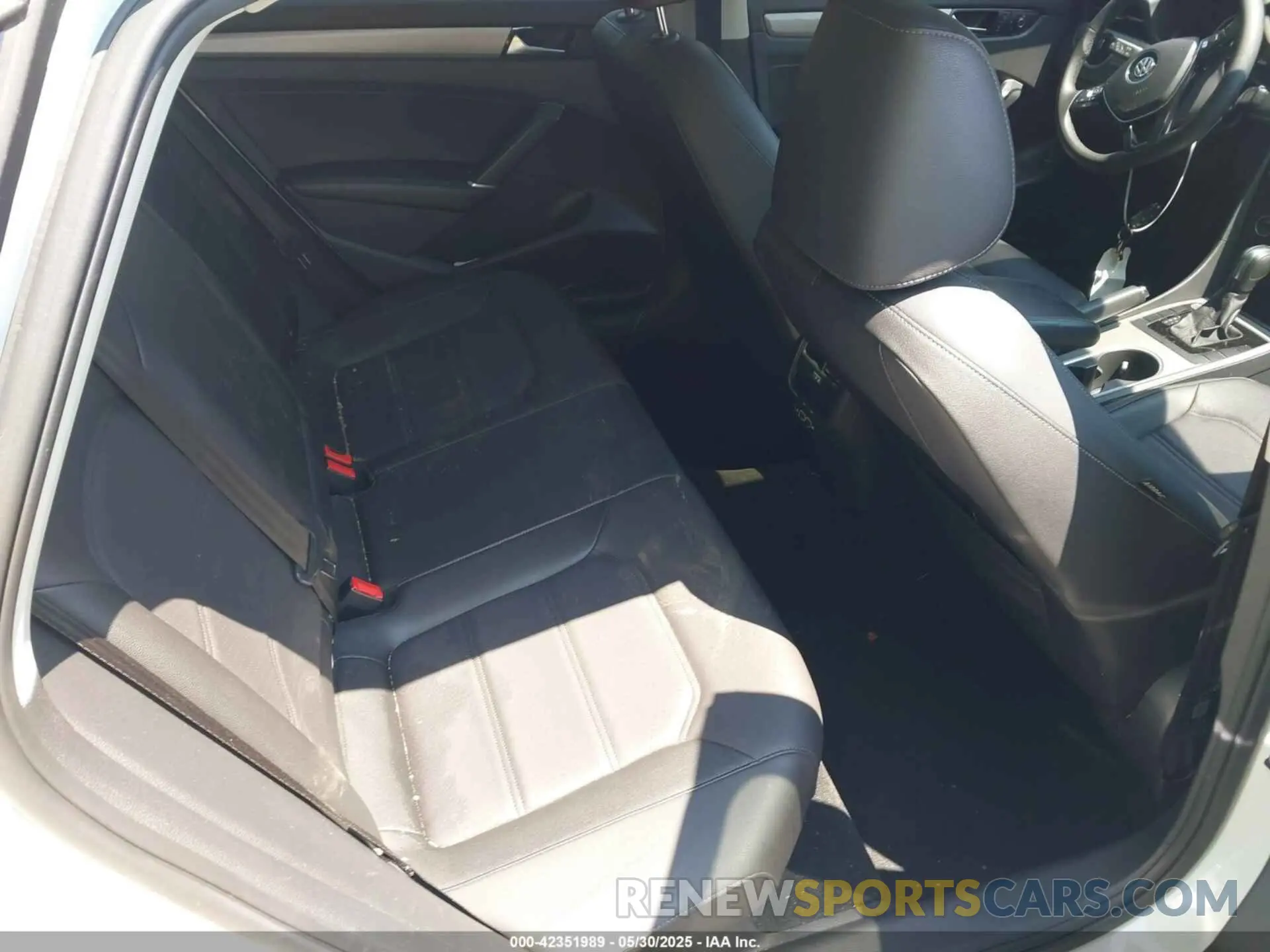 8 Photograph of a damaged car 1VWSA7A36NC001874 VOLKSWAGEN PASSAT 2022