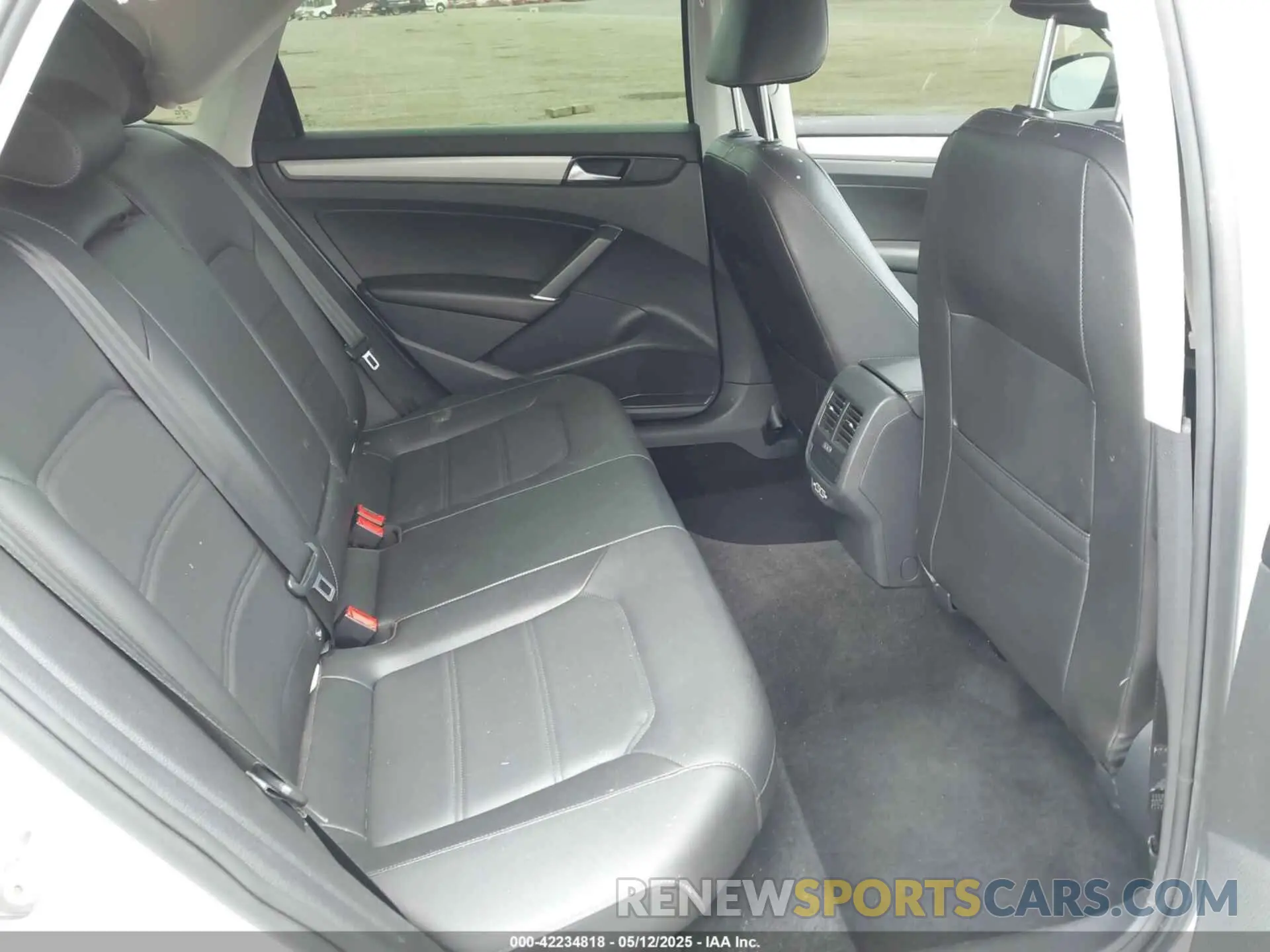 8 Photograph of a damaged car 1VWSA7A37NC005397 VOLKSWAGEN PASSAT 2022