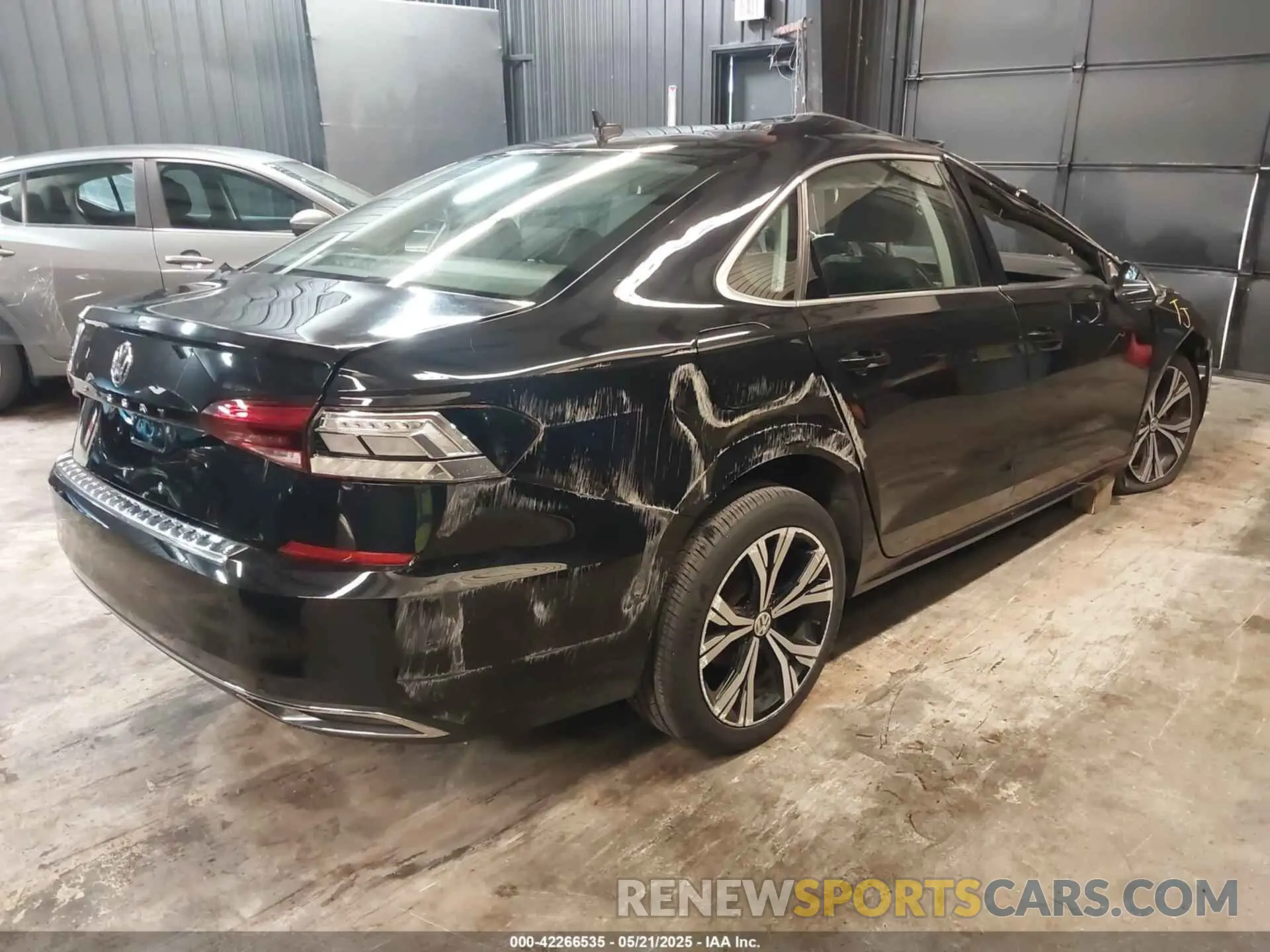 4 Photograph of a damaged car 1VWSA7A37NC006100 VOLKSWAGEN PASSAT 2022