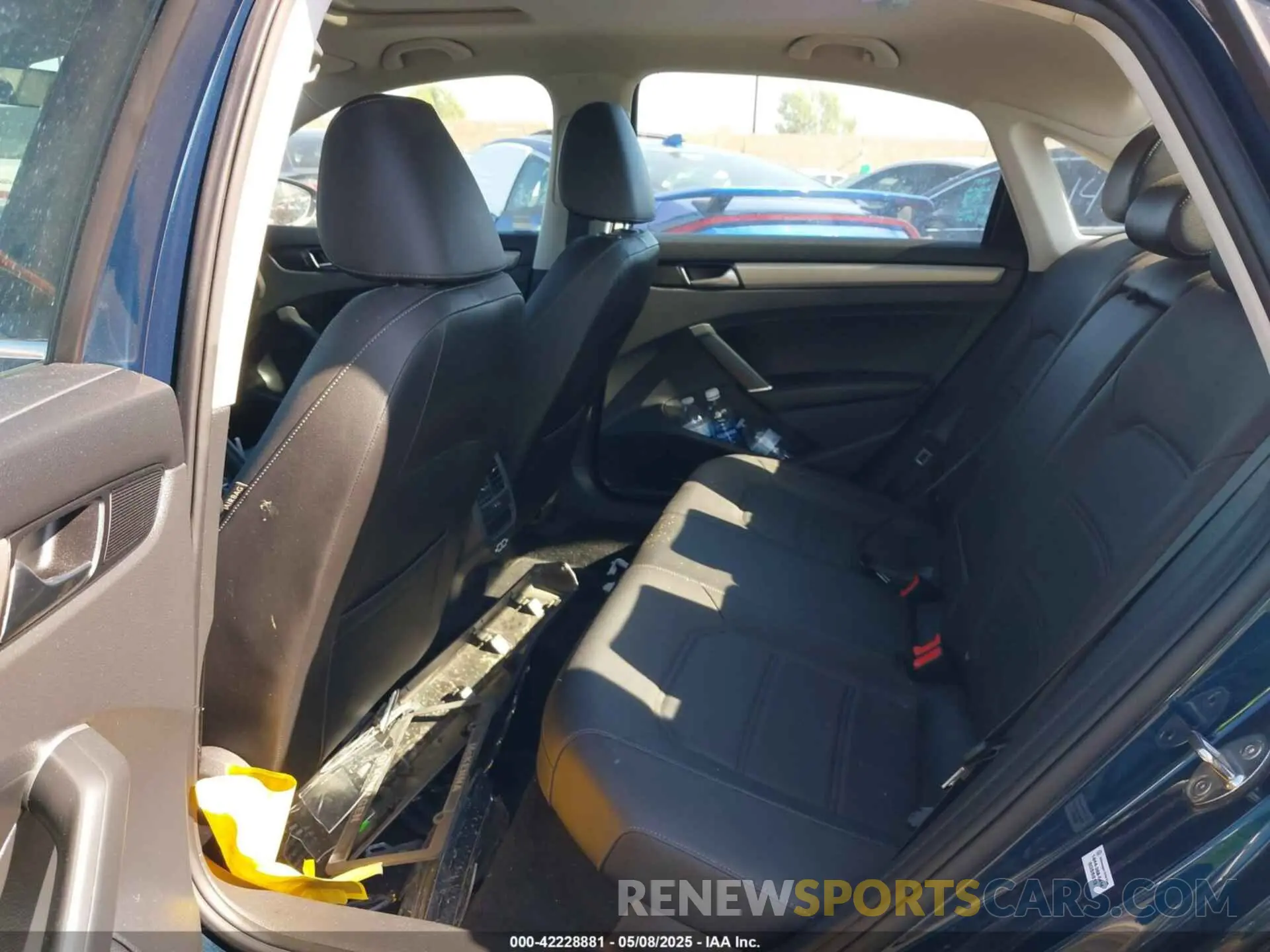 8 Photograph of a damaged car 1VWSA7A37NC007103 VOLKSWAGEN PASSAT 2022