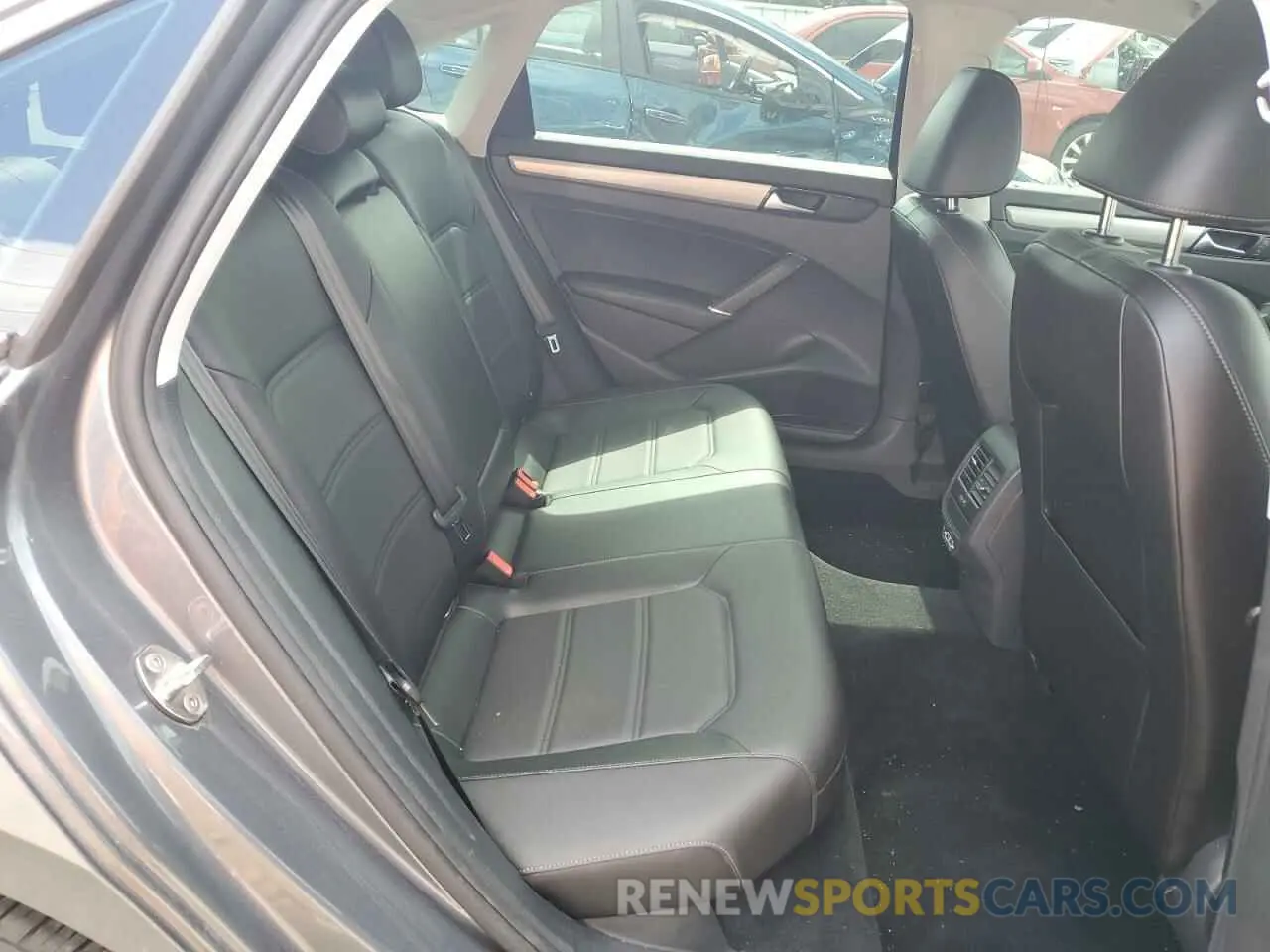 10 Photograph of a damaged car 1VWSA7A37NC007960 VOLKSWAGEN PASSAT 2022