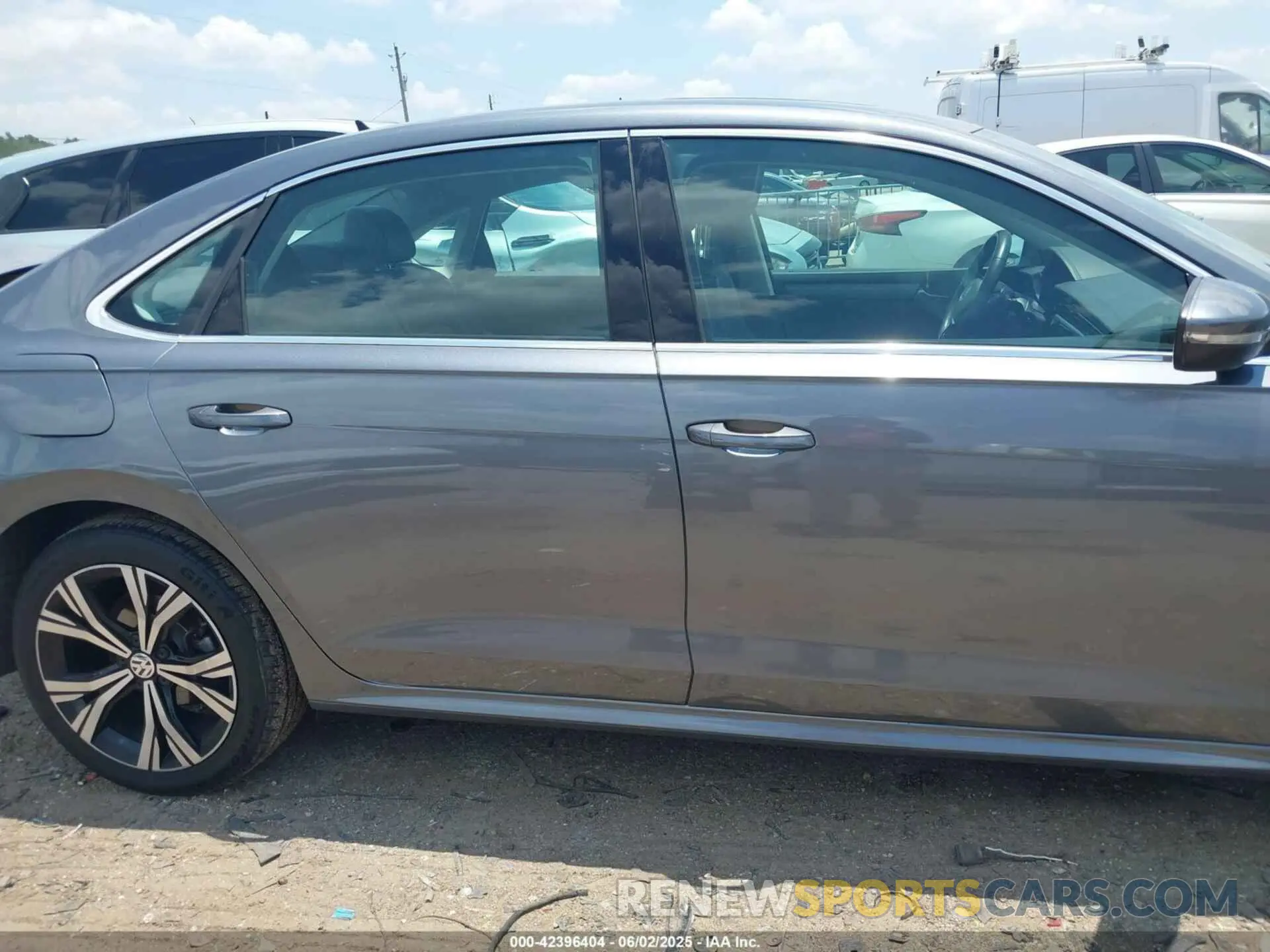 14 Photograph of a damaged car 1VWSA7A38NC009376 VOLKSWAGEN PASSAT 2022