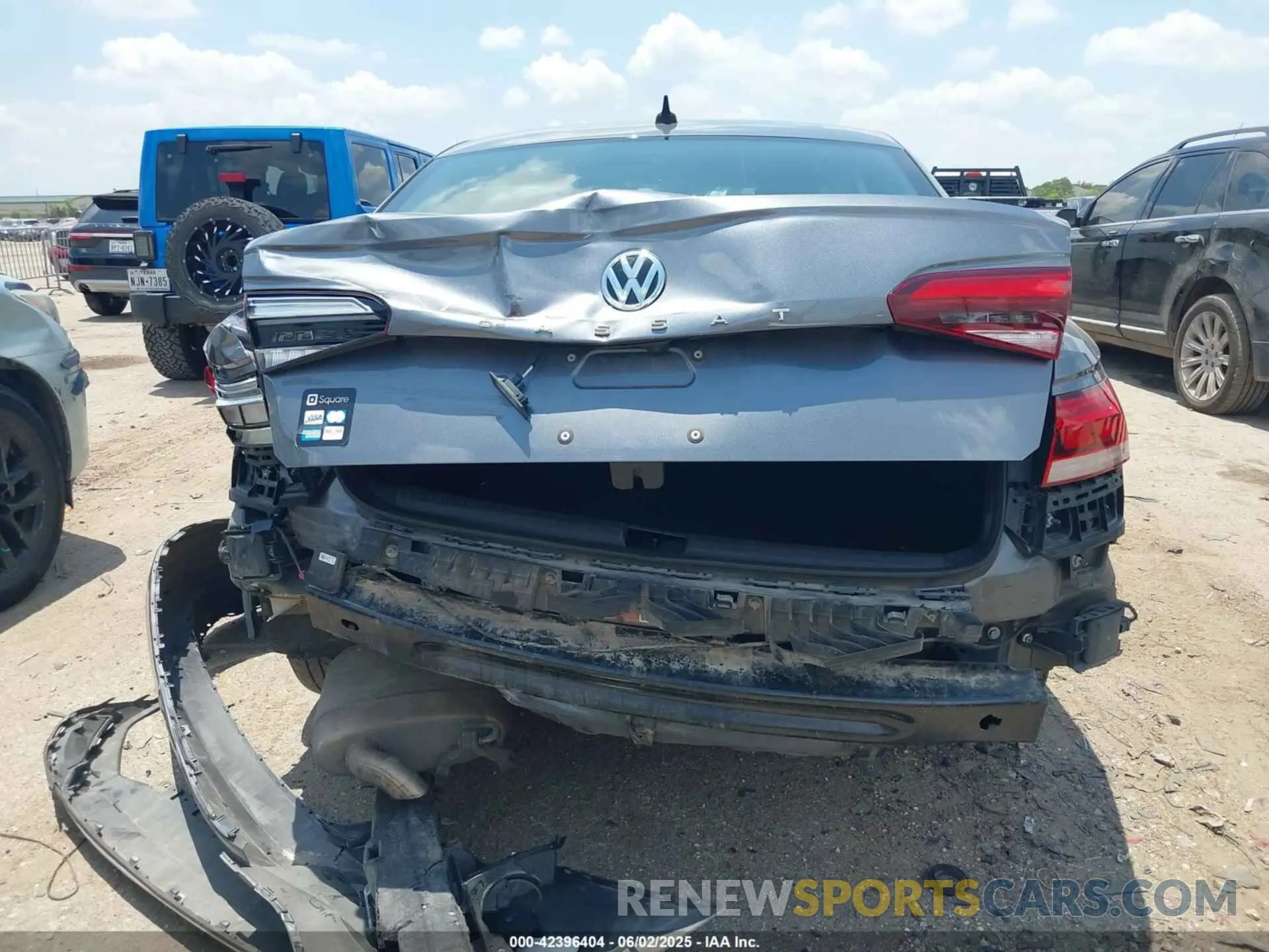 17 Photograph of a damaged car 1VWSA7A38NC009376 VOLKSWAGEN PASSAT 2022