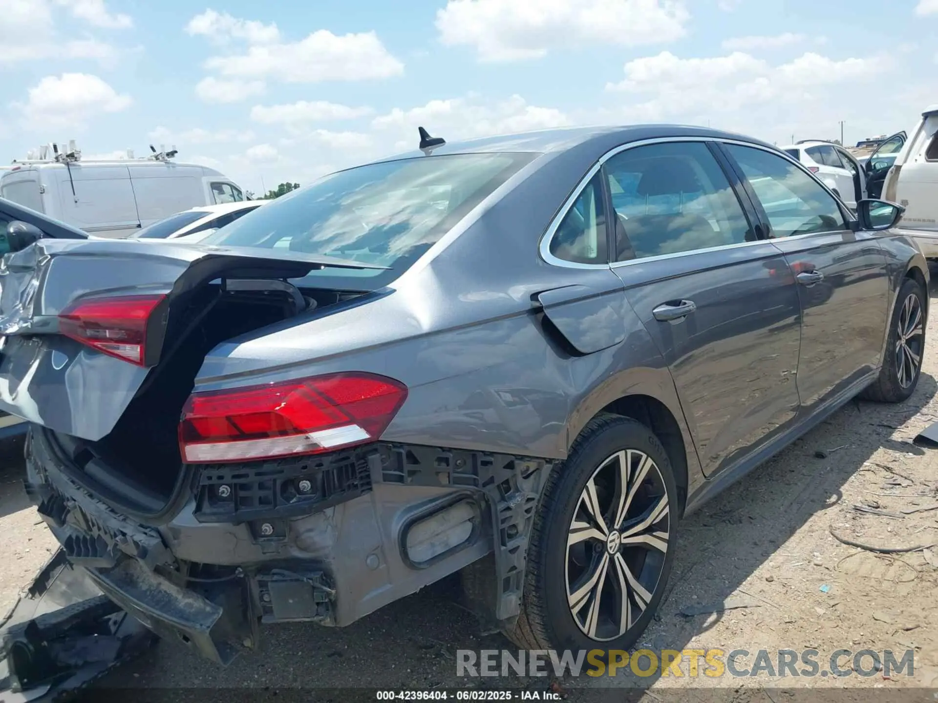 4 Photograph of a damaged car 1VWSA7A38NC009376 VOLKSWAGEN PASSAT 2022