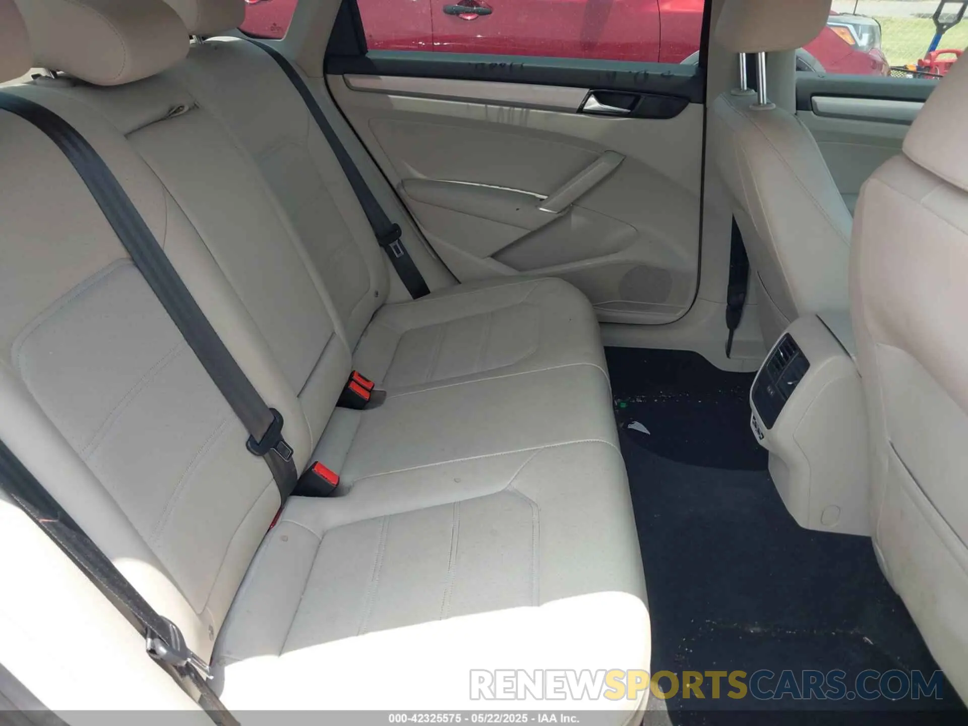 8 Photograph of a damaged car 1VWSA7A3XNC002431 VOLKSWAGEN PASSAT 2022