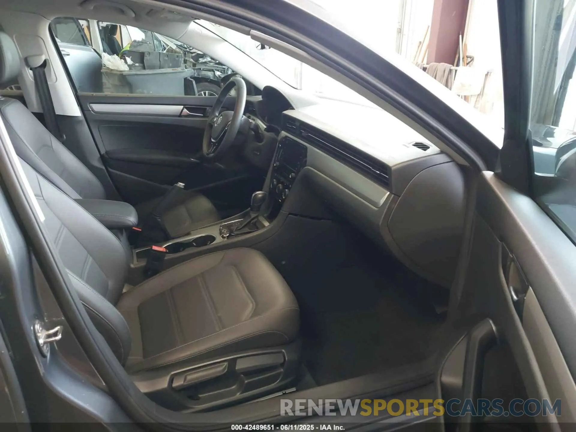 5 Photograph of a damaged car 1VWSA7A3XNC003854 VOLKSWAGEN PASSAT 2022