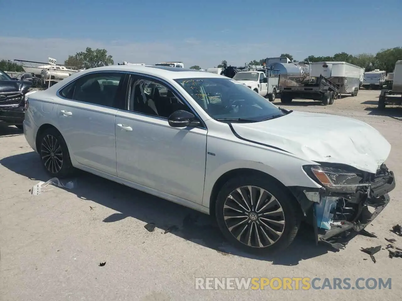 4 Photograph of a damaged car 1VWBA7A32NC006814 VOLKSWAGEN PASSAT LIM 2022