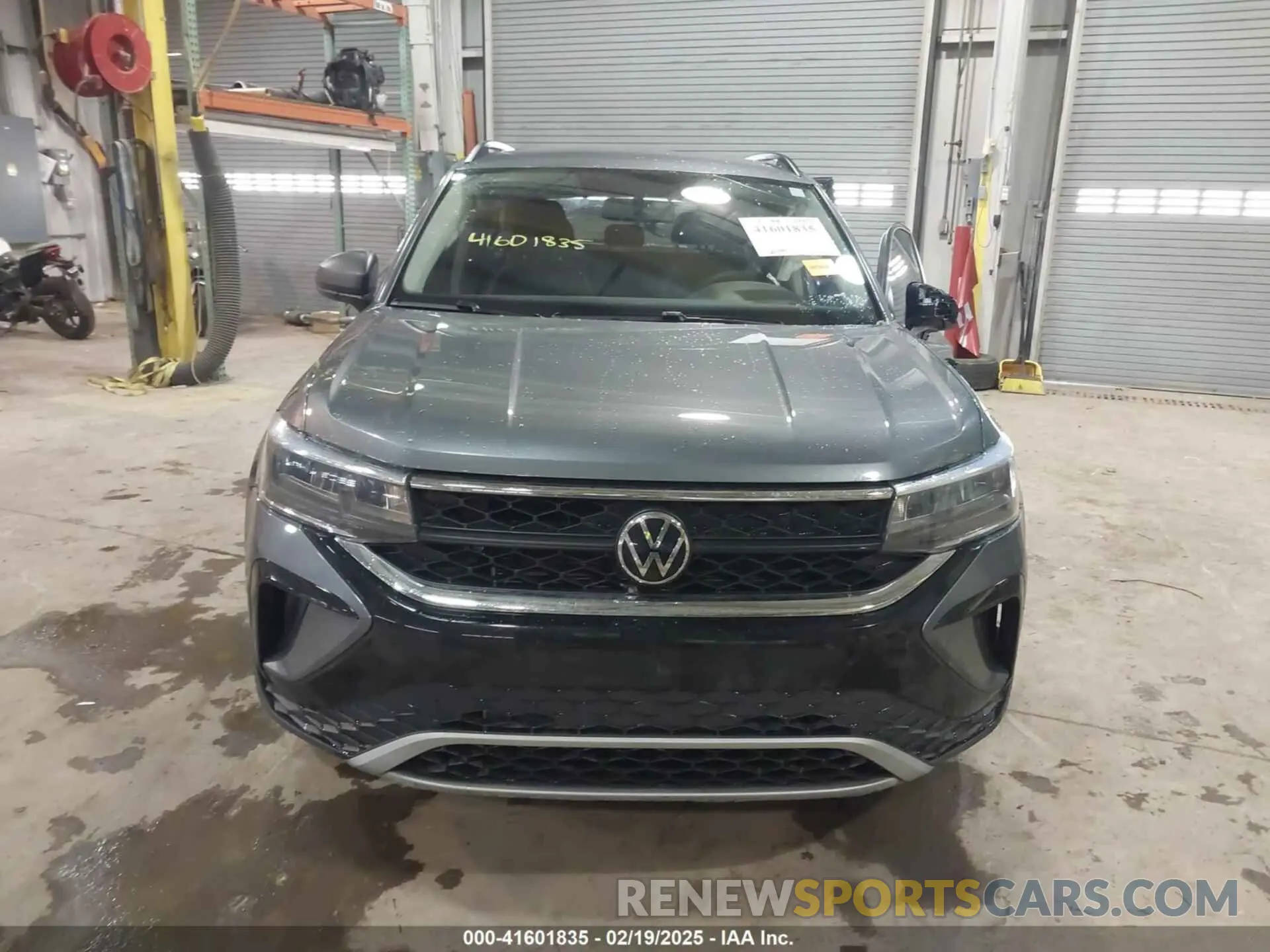 12 Photograph of a damaged car 3VVAX7B20NM051933 VOLKSWAGEN TAOS 2022