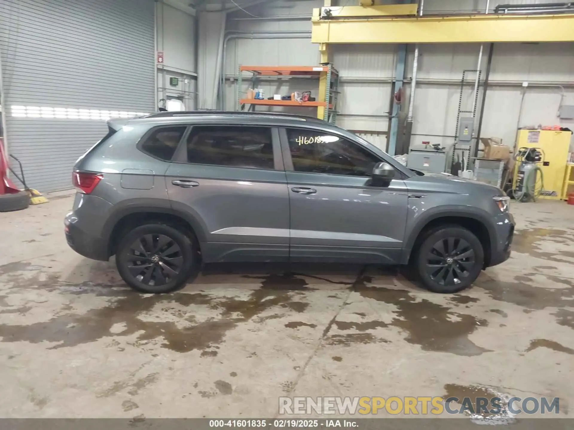 13 Photograph of a damaged car 3VVAX7B20NM051933 VOLKSWAGEN TAOS 2022