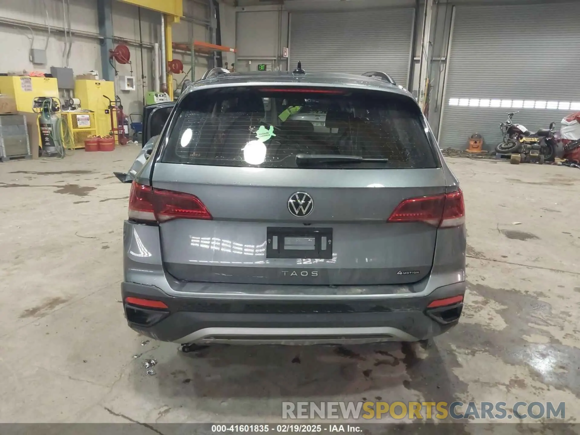 16 Photograph of a damaged car 3VVAX7B20NM051933 VOLKSWAGEN TAOS 2022