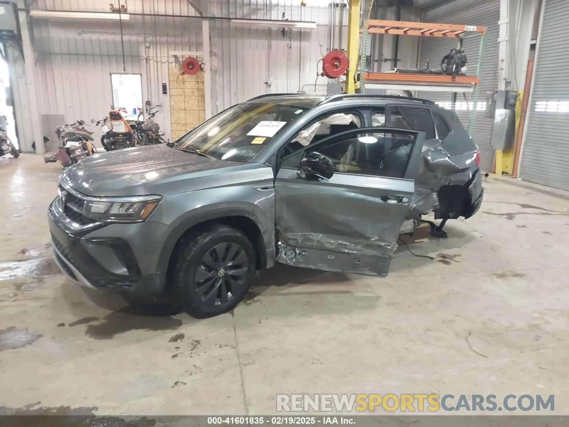 2 Photograph of a damaged car 3VVAX7B20NM051933 VOLKSWAGEN TAOS 2022