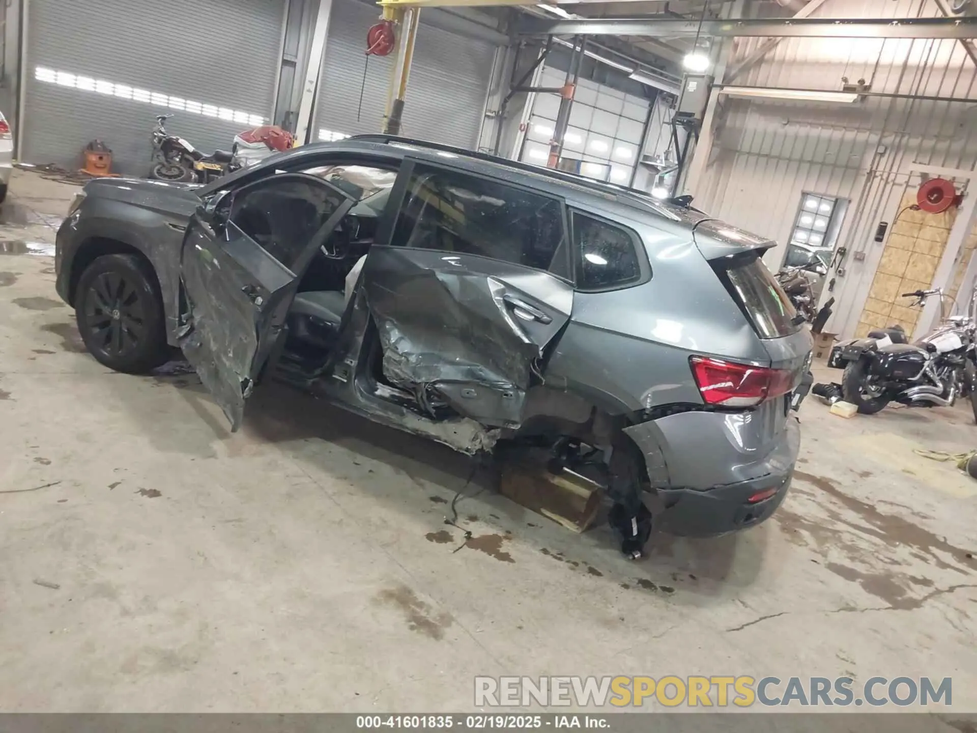 3 Photograph of a damaged car 3VVAX7B20NM051933 VOLKSWAGEN TAOS 2022