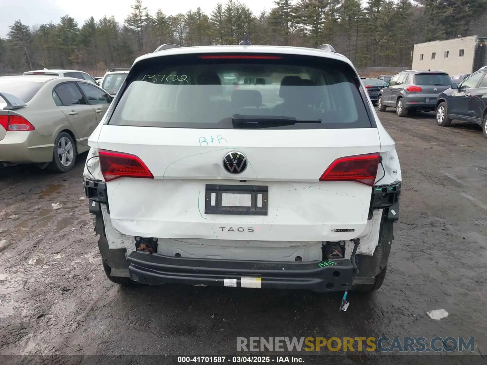 17 Photograph of a damaged car 3VVAX7B21NM043209 VOLKSWAGEN TAOS 2022