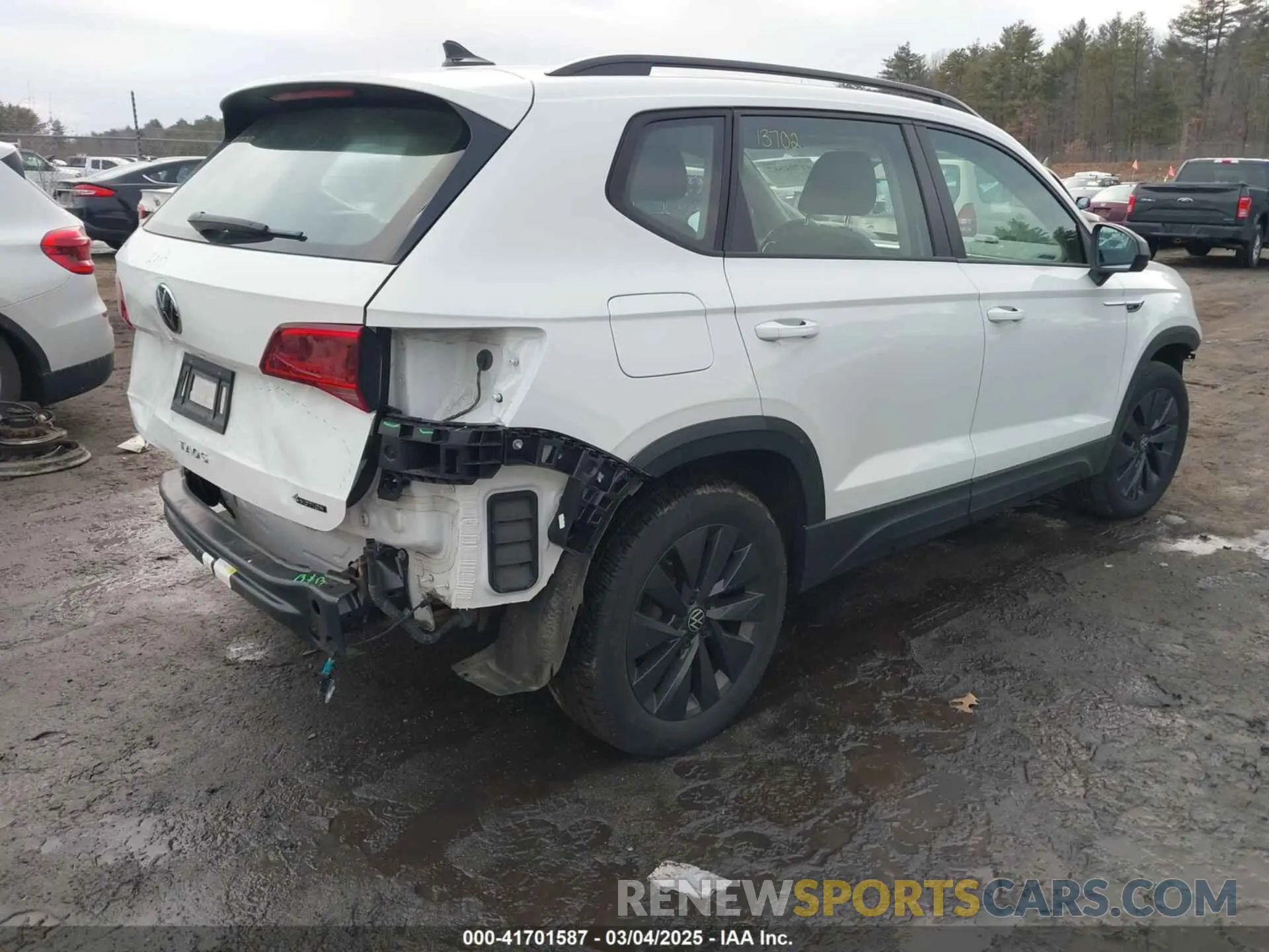 4 Photograph of a damaged car 3VVAX7B21NM043209 VOLKSWAGEN TAOS 2022