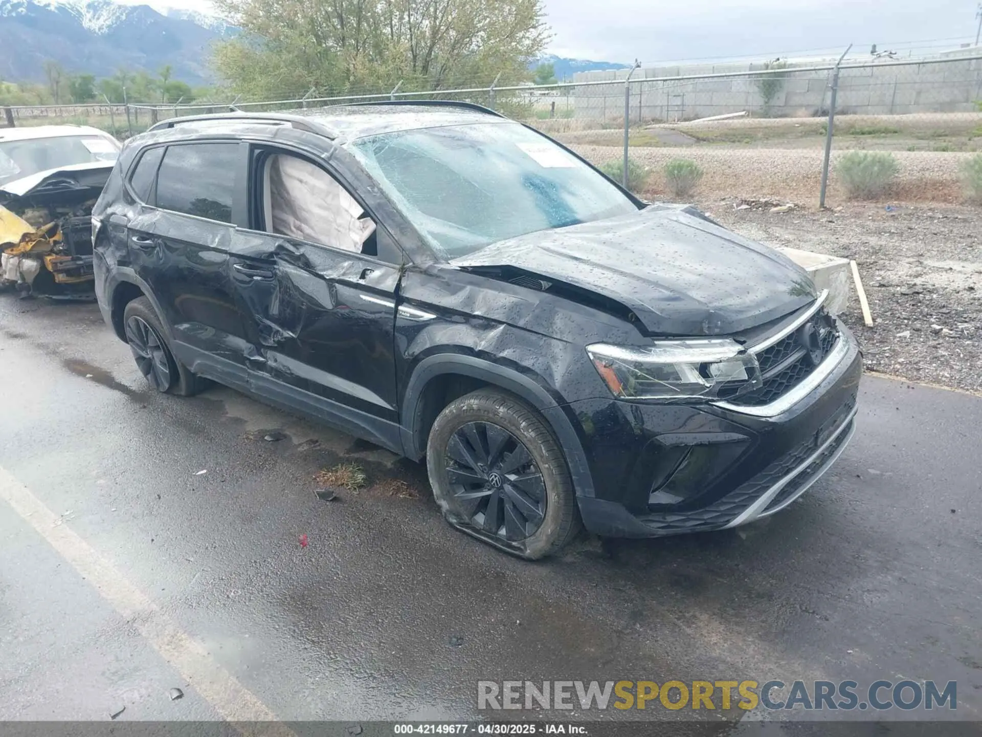 1 Photograph of a damaged car 3VVCX7B20NM005897 VOLKSWAGEN TAOS 2022