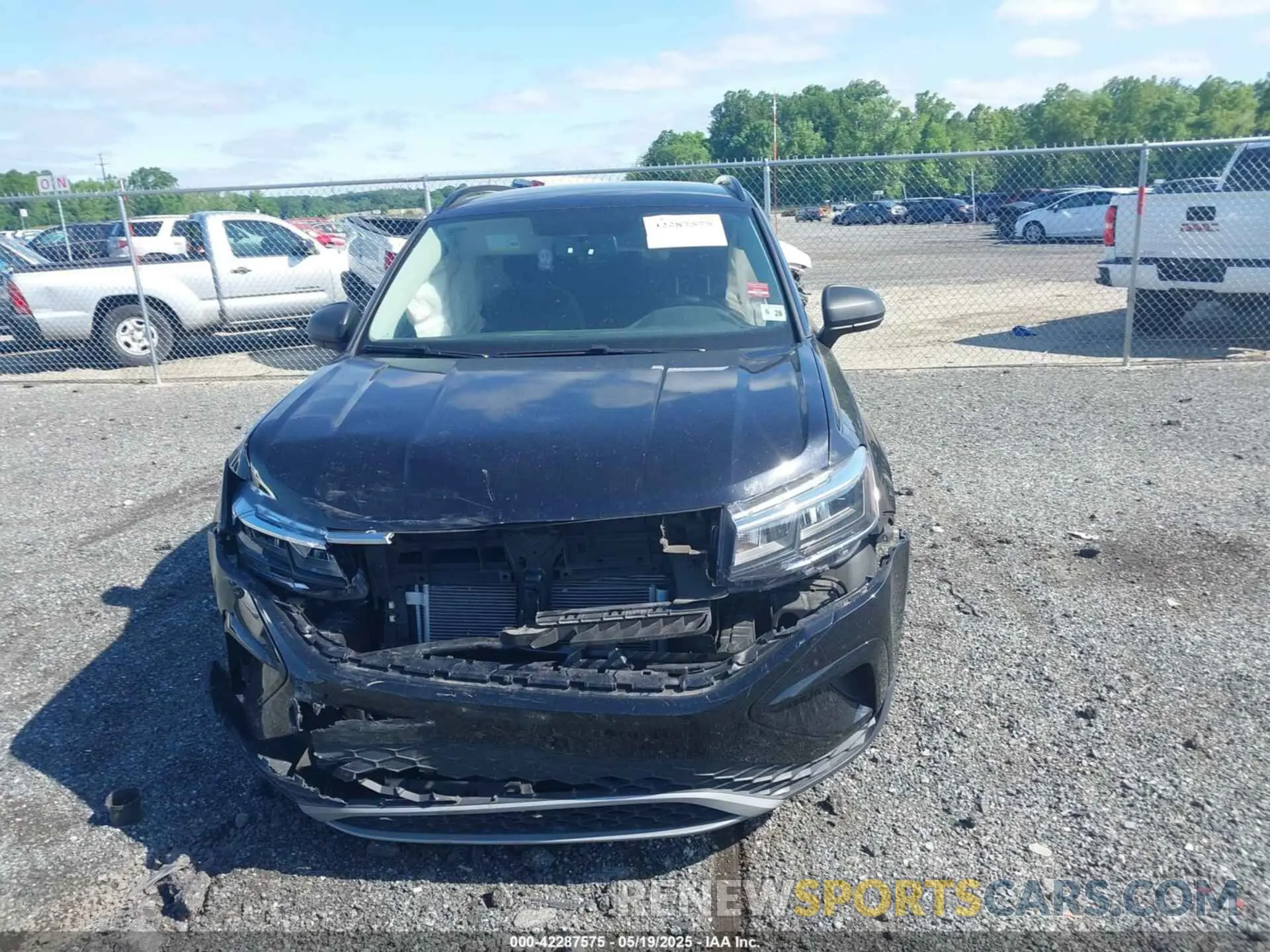 12 Photograph of a damaged car 3VVCX7B22NM066376 VOLKSWAGEN TAOS 2022