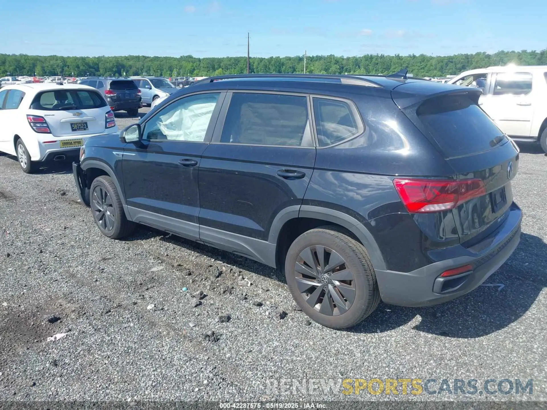 14 Photograph of a damaged car 3VVCX7B22NM066376 VOLKSWAGEN TAOS 2022