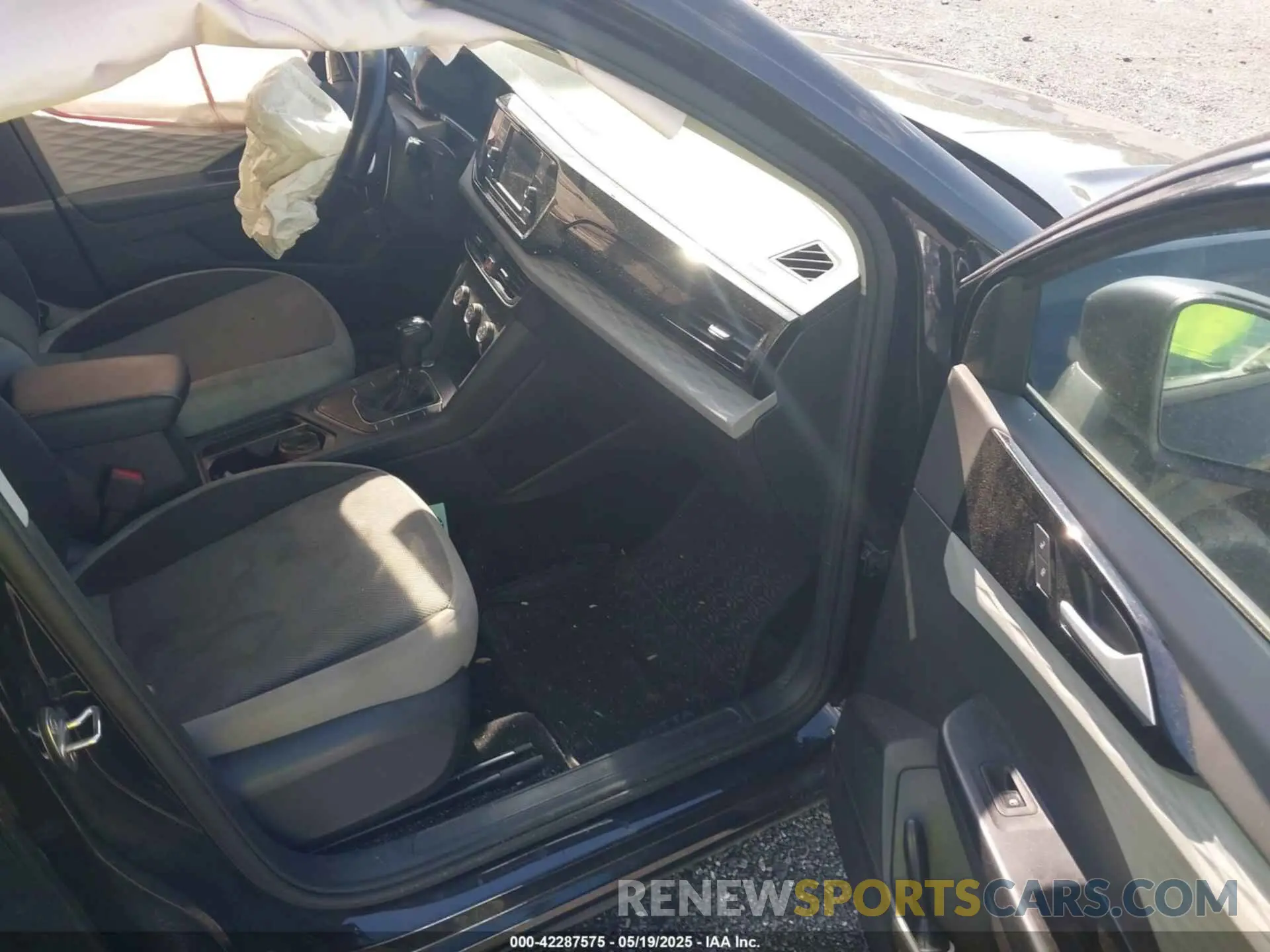 5 Photograph of a damaged car 3VVCX7B22NM066376 VOLKSWAGEN TAOS 2022