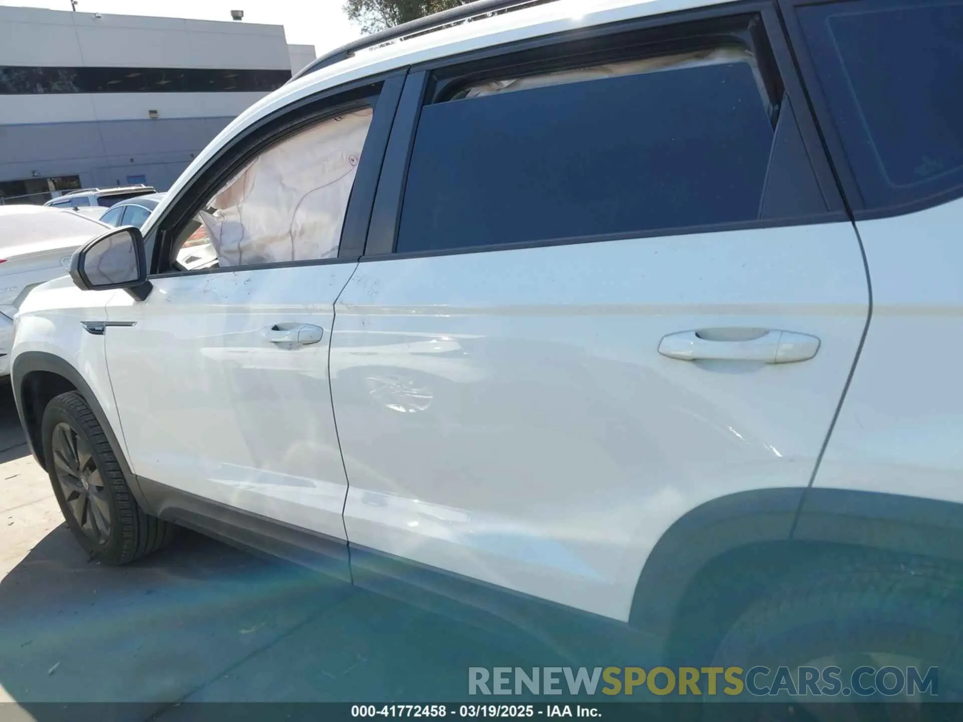 14 Photograph of a damaged car 3VVCX7B23NM006994 VOLKSWAGEN TAOS 2022