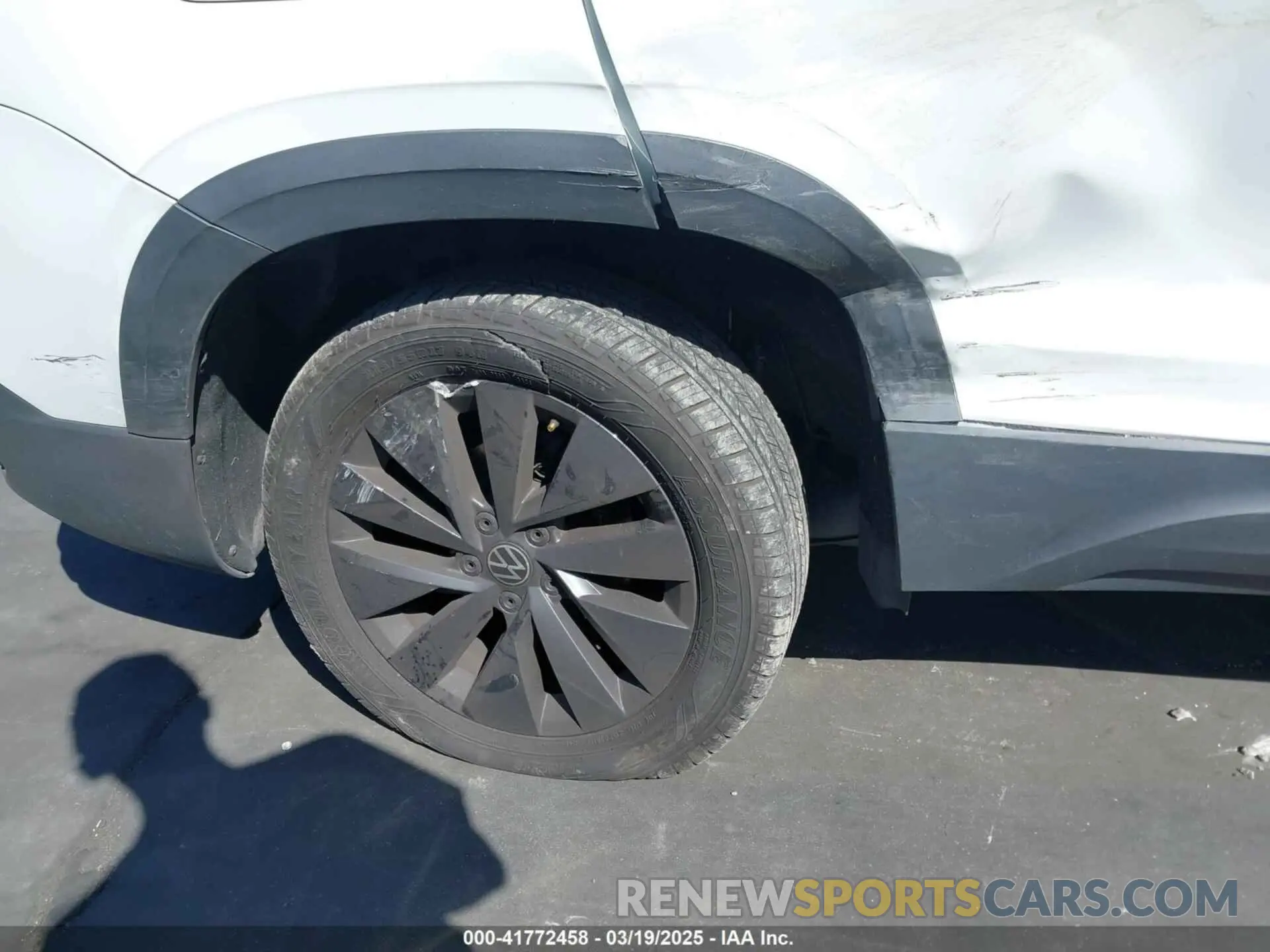 17 Photograph of a damaged car 3VVCX7B23NM006994 VOLKSWAGEN TAOS 2022