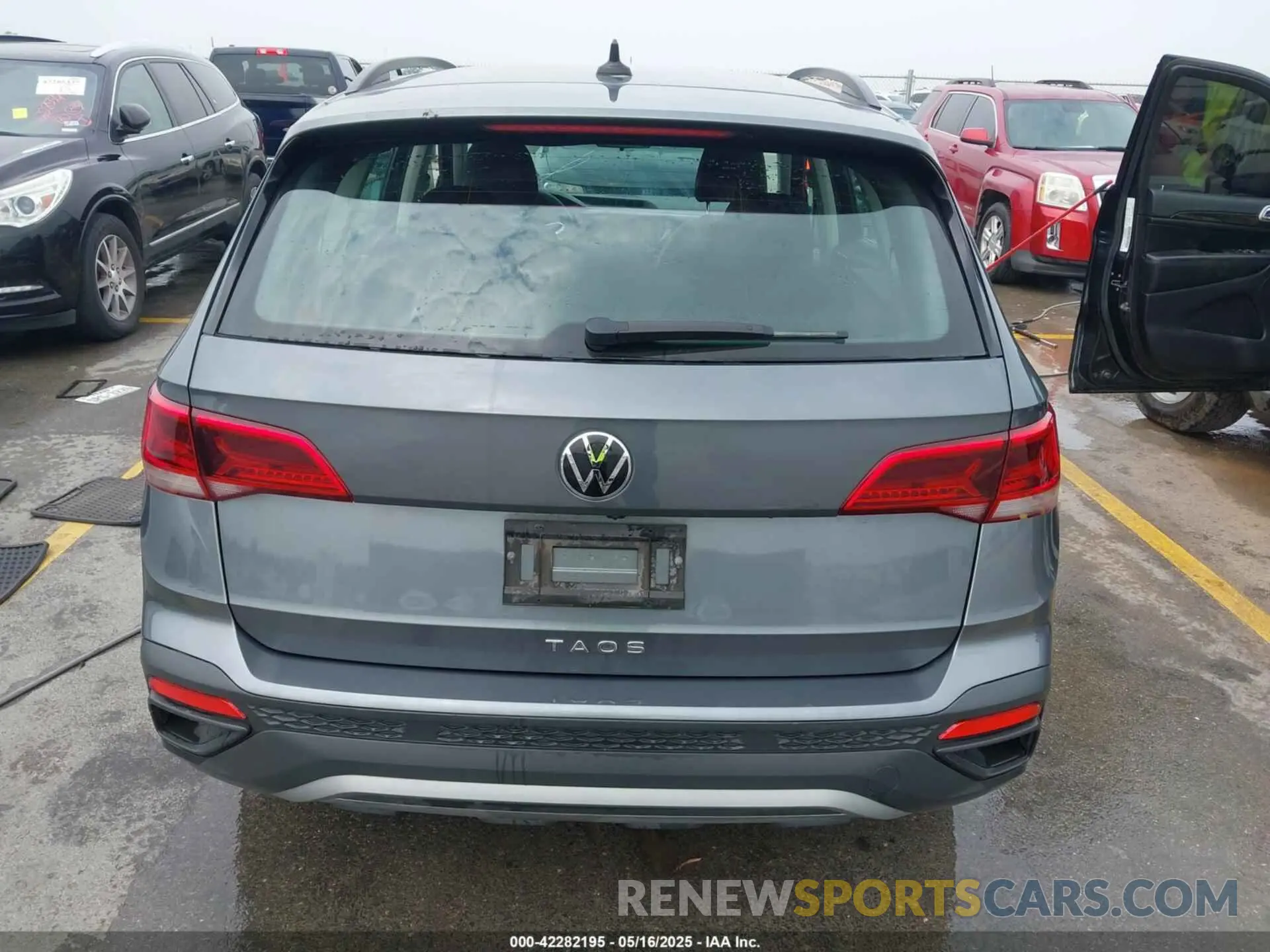 17 Photograph of a damaged car 3VVCX7B25NM051192 VOLKSWAGEN TAOS 2022