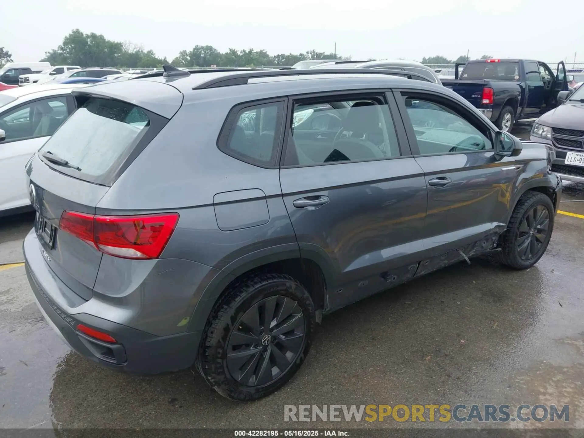 4 Photograph of a damaged car 3VVCX7B25NM051192 VOLKSWAGEN TAOS 2022