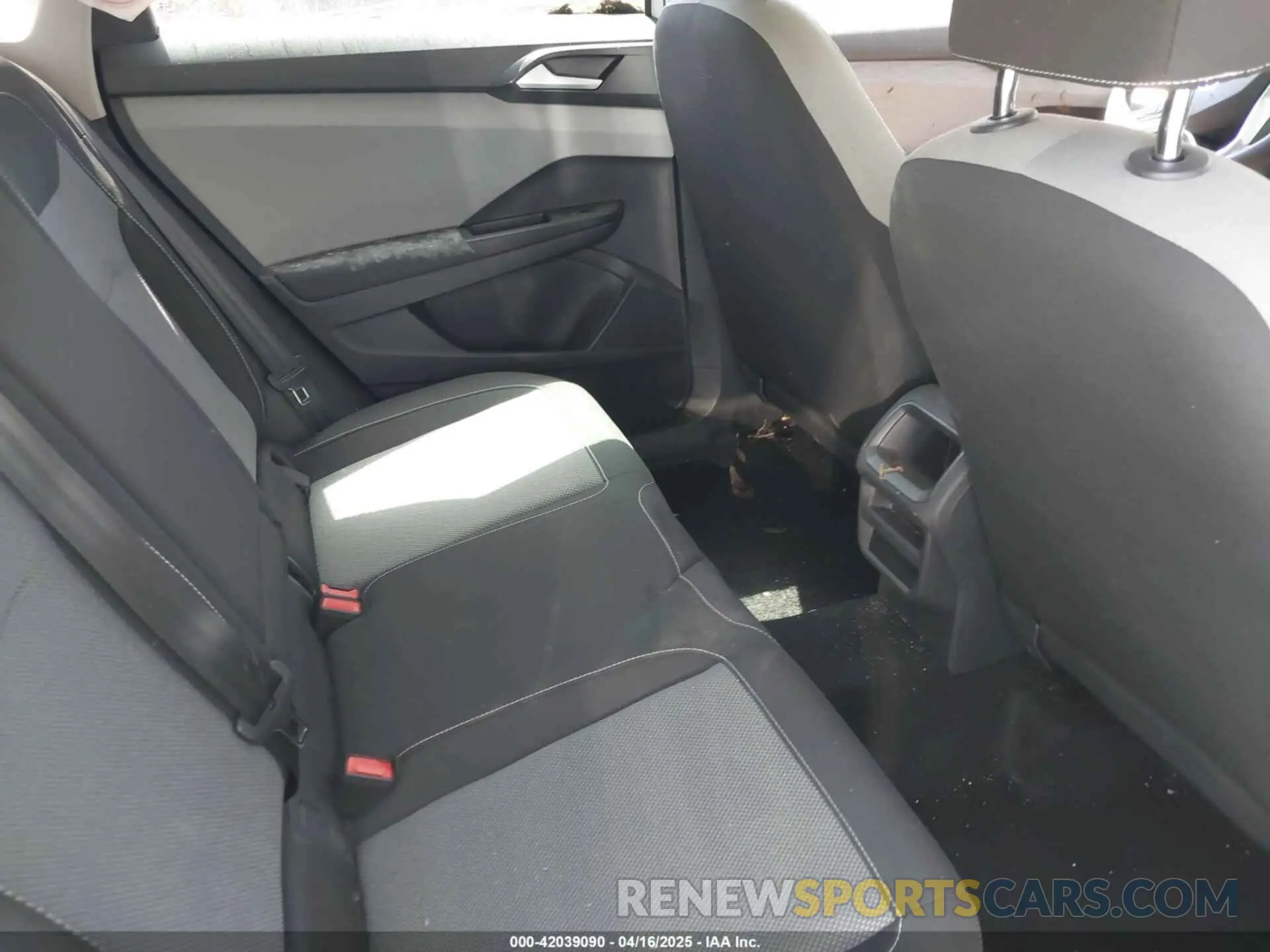 8 Photograph of a damaged car 3VVCX7B26NM008304 VOLKSWAGEN TAOS 2022