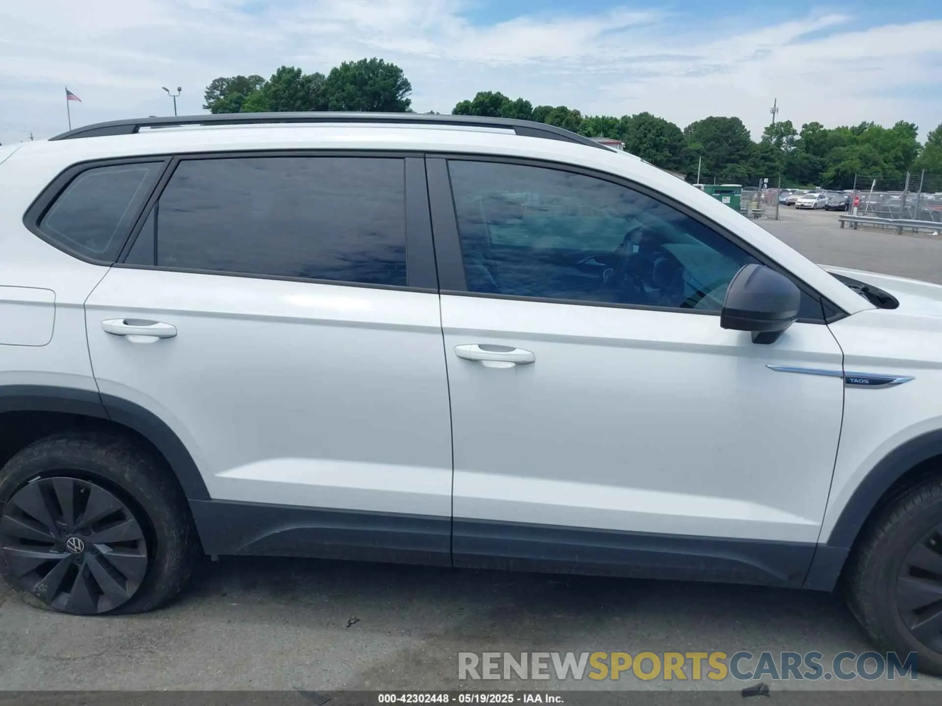 13 Photograph of a damaged car 3VVCX7B2XNM018415 VOLKSWAGEN TAOS 2022