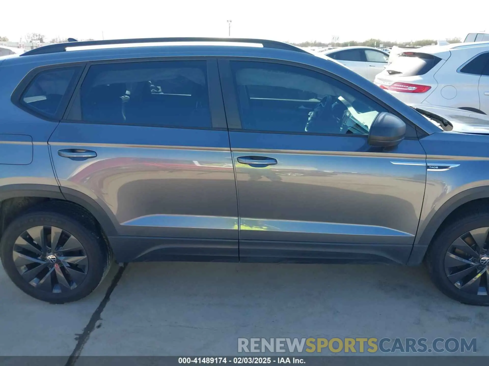 13 Photograph of a damaged car 3VVDX7B21NM005556 VOLKSWAGEN TAOS 2022