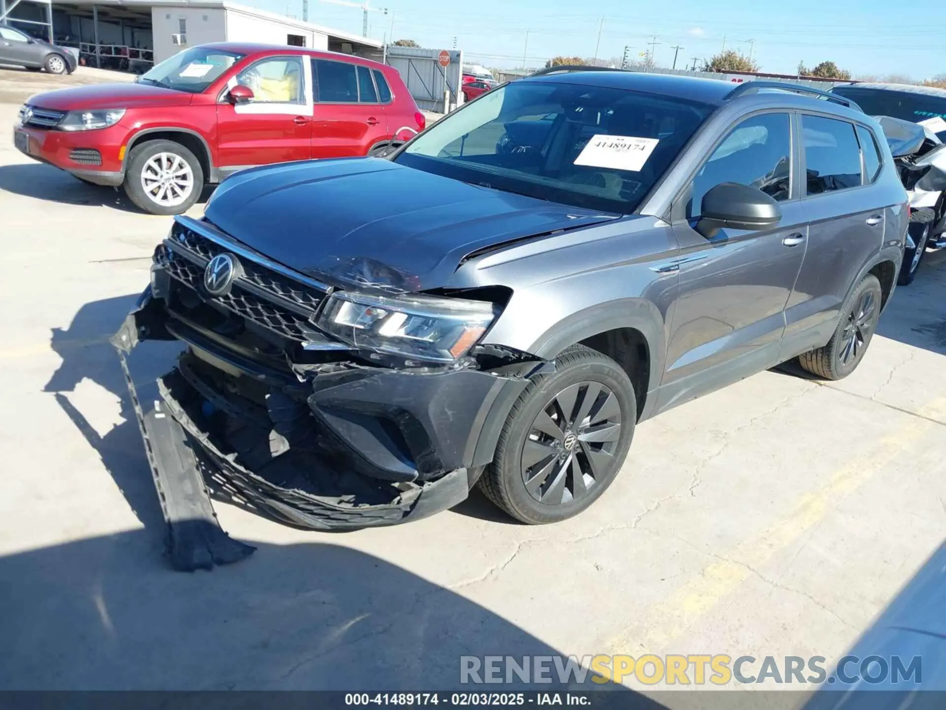 2 Photograph of a damaged car 3VVDX7B21NM005556 VOLKSWAGEN TAOS 2022