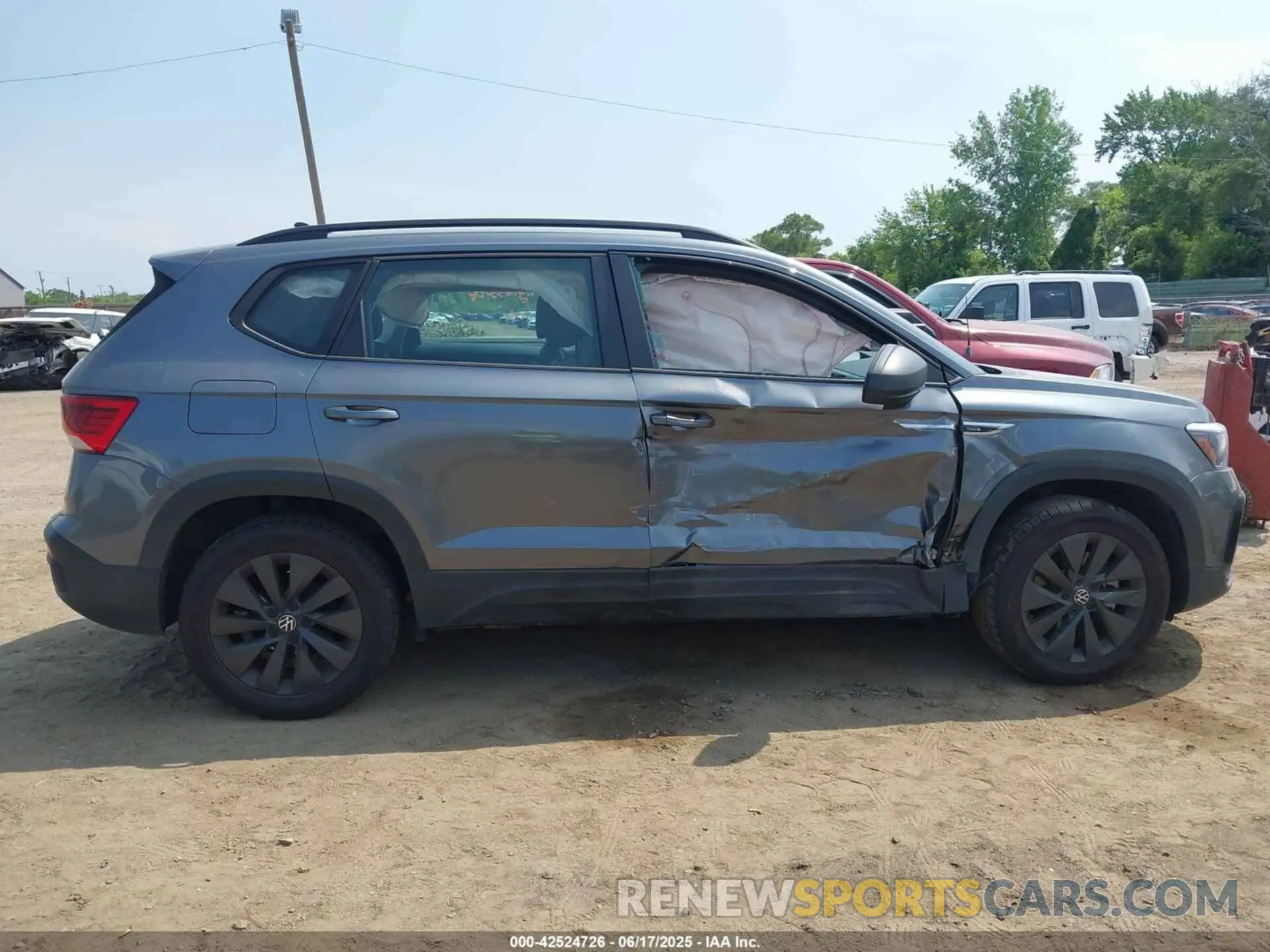 13 Photograph of a damaged car 3VVDX7B25NM005110 VOLKSWAGEN TAOS 2022