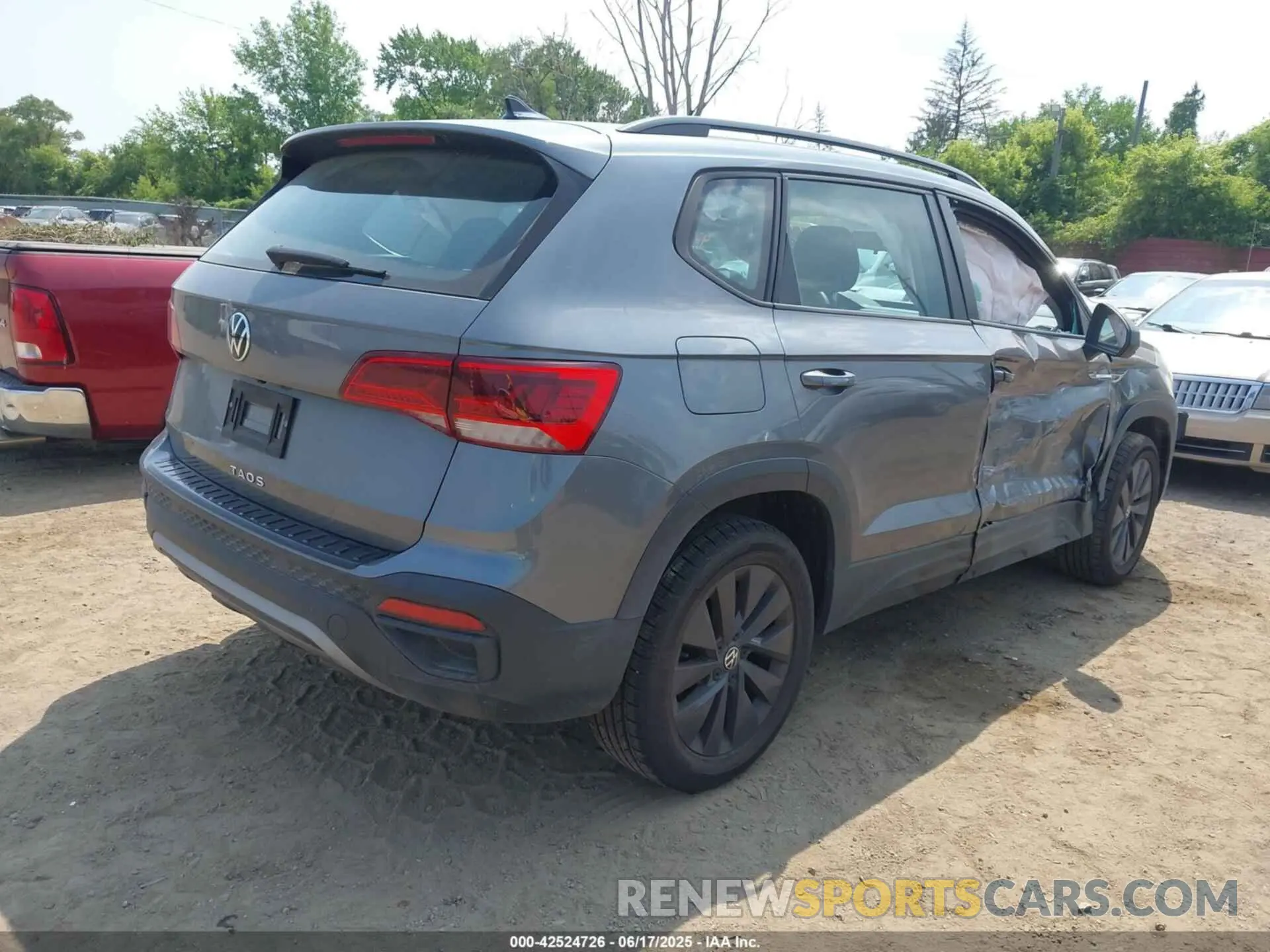 4 Photograph of a damaged car 3VVDX7B25NM005110 VOLKSWAGEN TAOS 2022