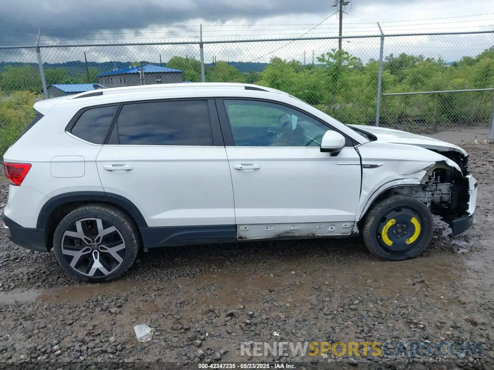13 Photograph of a damaged car 3VVJX7B23NM020157 VOLKSWAGEN TAOS 2022