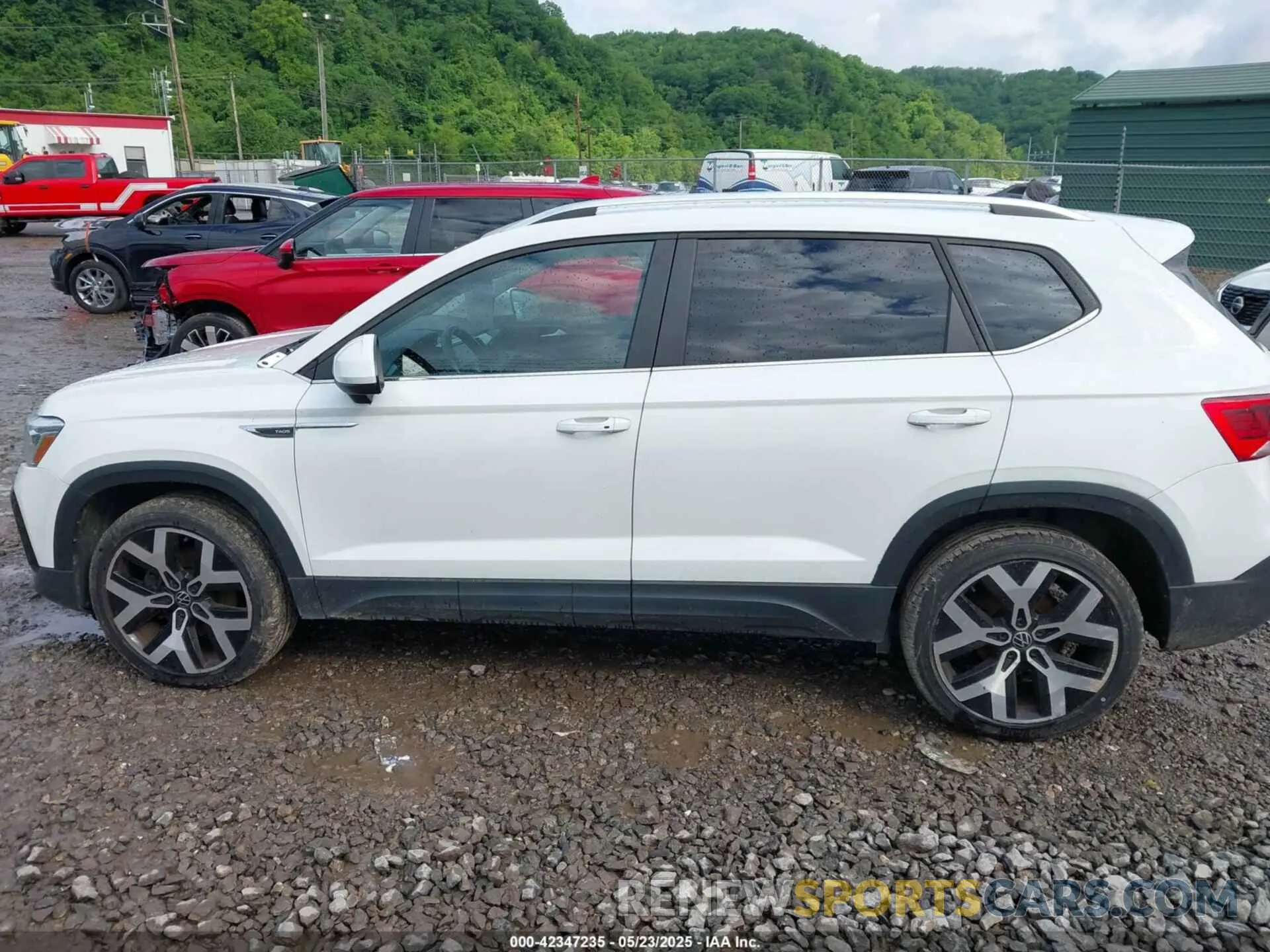 14 Photograph of a damaged car 3VVJX7B23NM020157 VOLKSWAGEN TAOS 2022