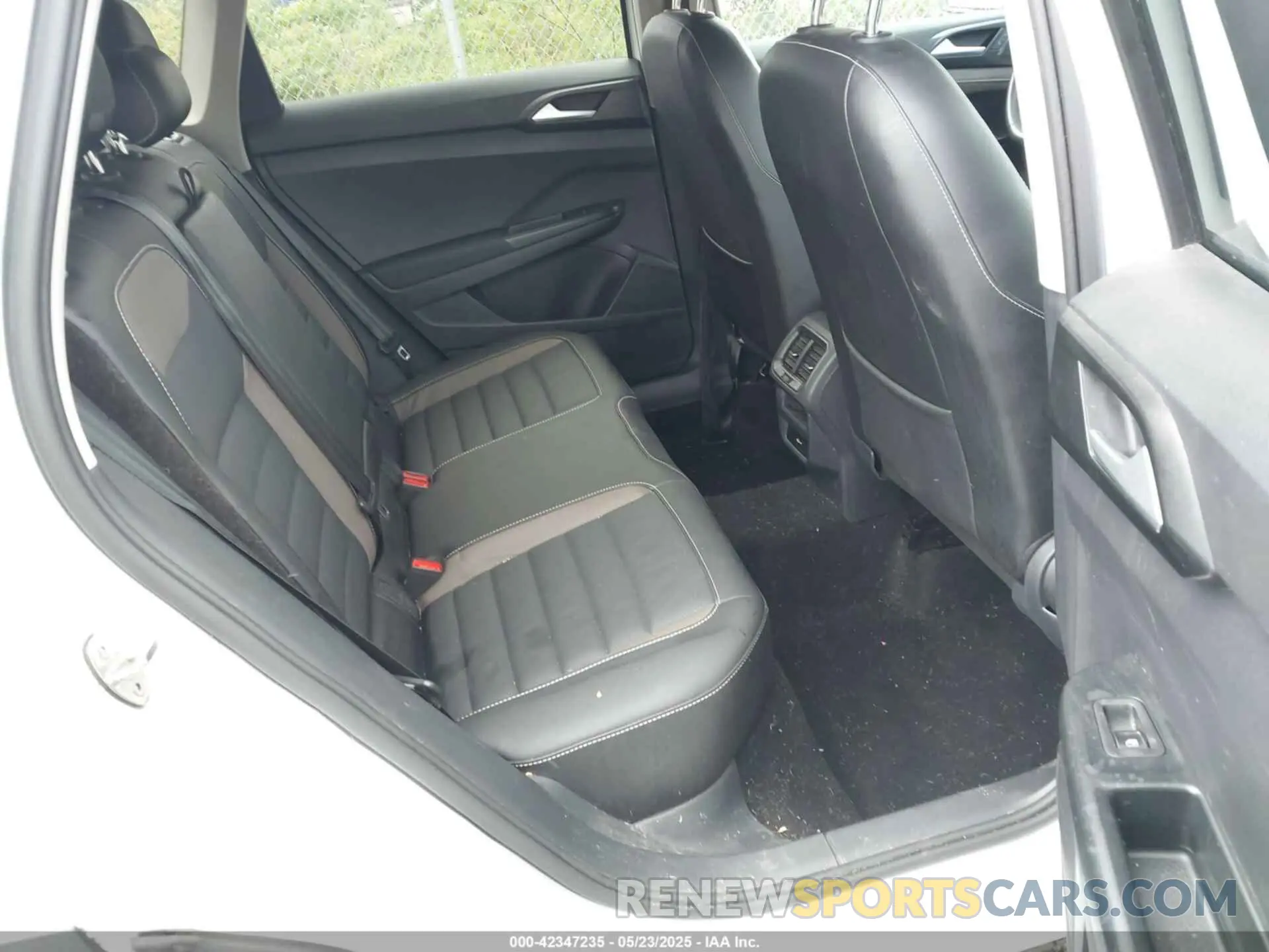 8 Photograph of a damaged car 3VVJX7B23NM020157 VOLKSWAGEN TAOS 2022