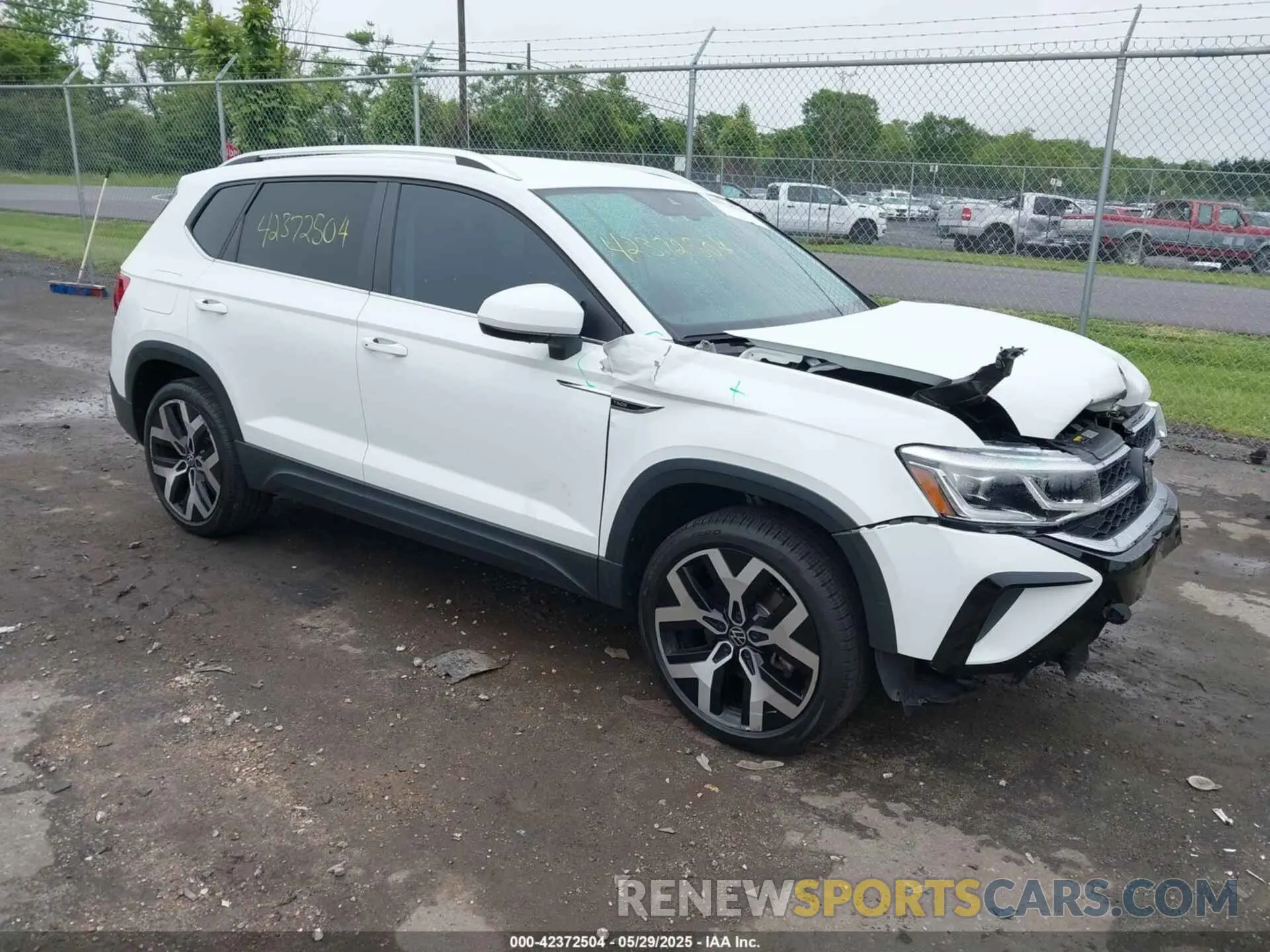 1 Photograph of a damaged car 3VVJX7B27NM022946 VOLKSWAGEN TAOS 2022