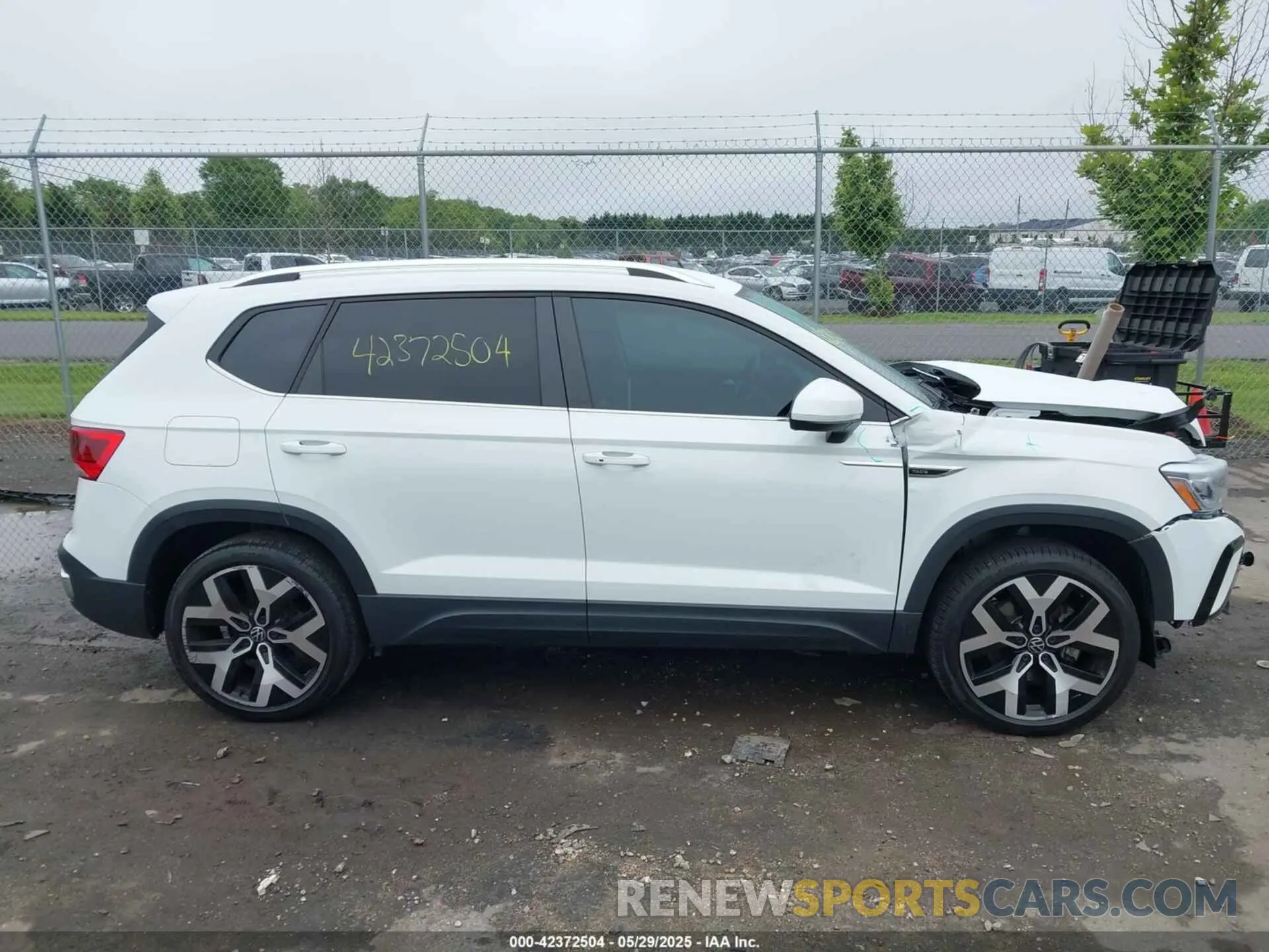 14 Photograph of a damaged car 3VVJX7B27NM022946 VOLKSWAGEN TAOS 2022
