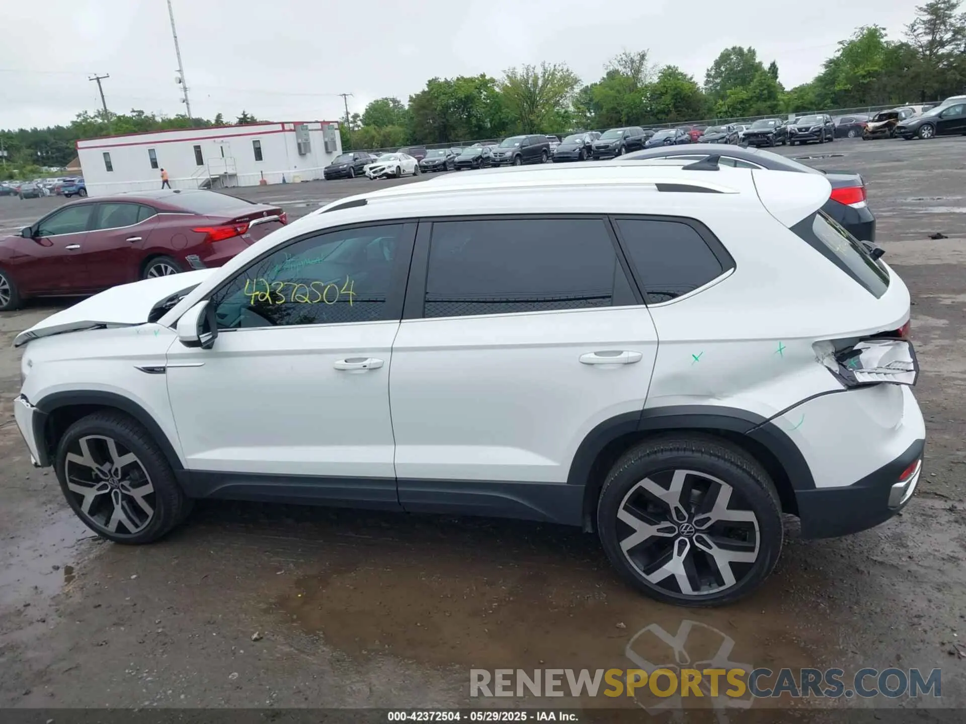 15 Photograph of a damaged car 3VVJX7B27NM022946 VOLKSWAGEN TAOS 2022