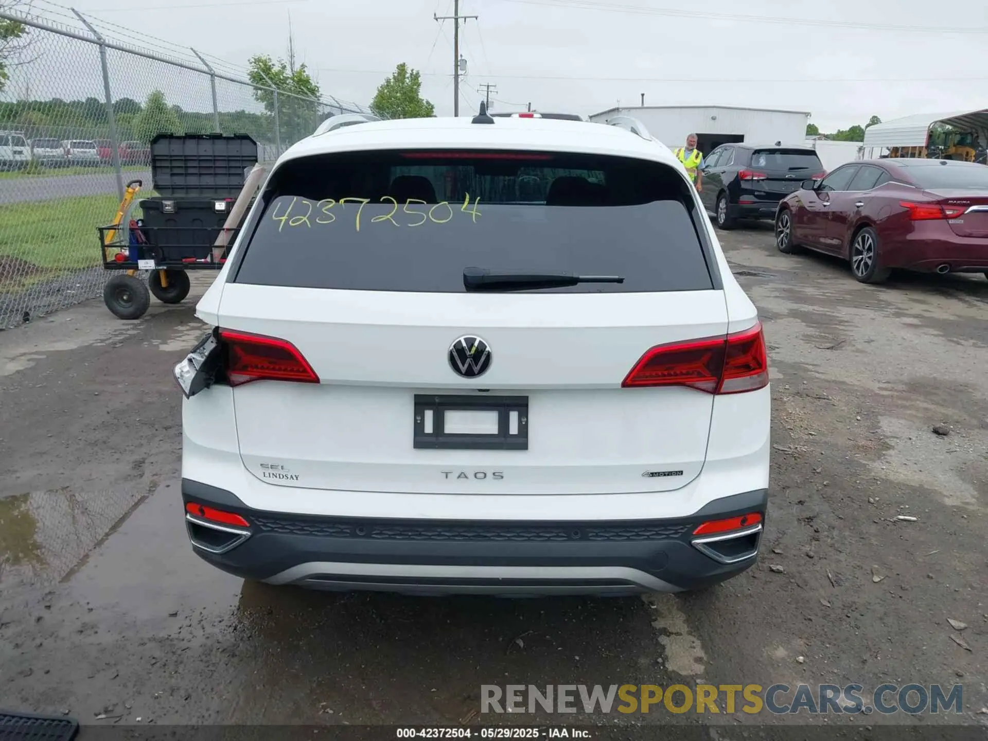 17 Photograph of a damaged car 3VVJX7B27NM022946 VOLKSWAGEN TAOS 2022