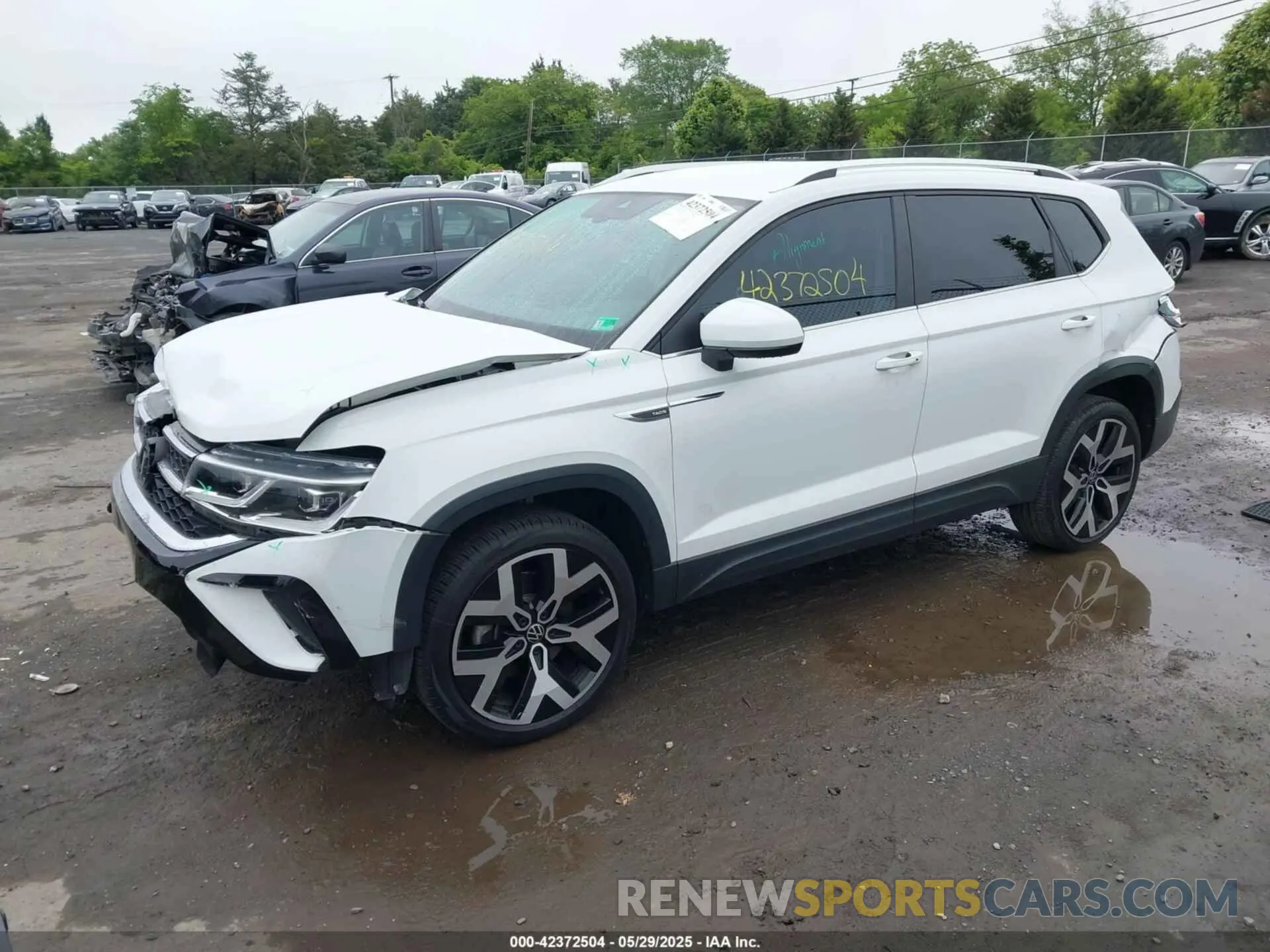 2 Photograph of a damaged car 3VVJX7B27NM022946 VOLKSWAGEN TAOS 2022