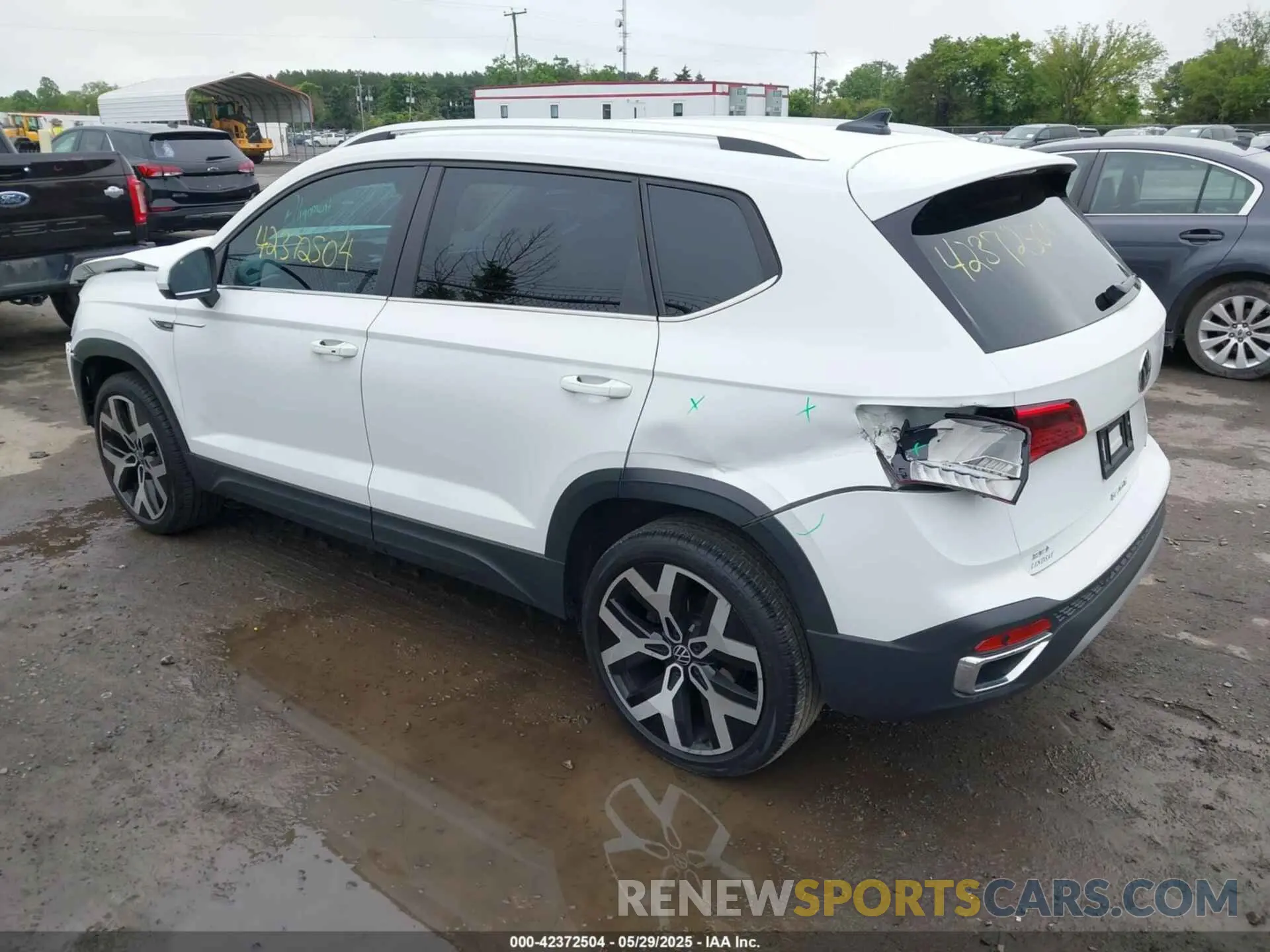 3 Photograph of a damaged car 3VVJX7B27NM022946 VOLKSWAGEN TAOS 2022