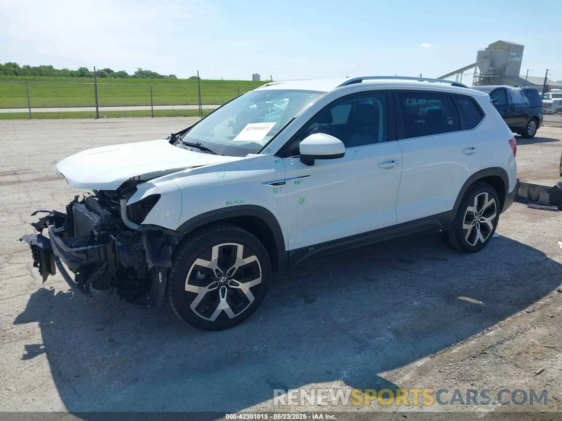 2 Photograph of a damaged car 3VVJX7B29NM043278 VOLKSWAGEN TAOS 2022