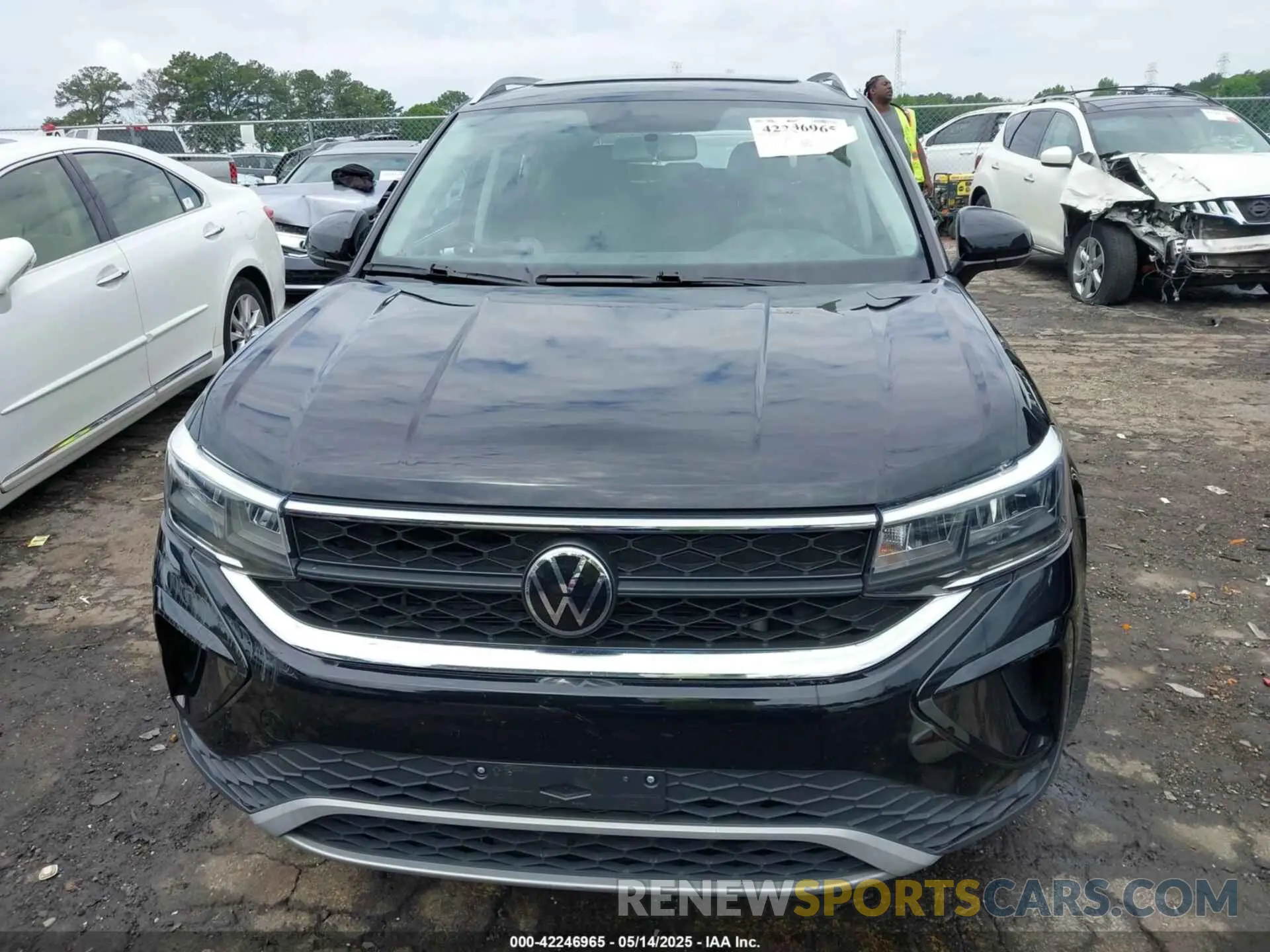 11 Photograph of a damaged car 3VVLX7B23NM082909 VOLKSWAGEN TAOS 2022