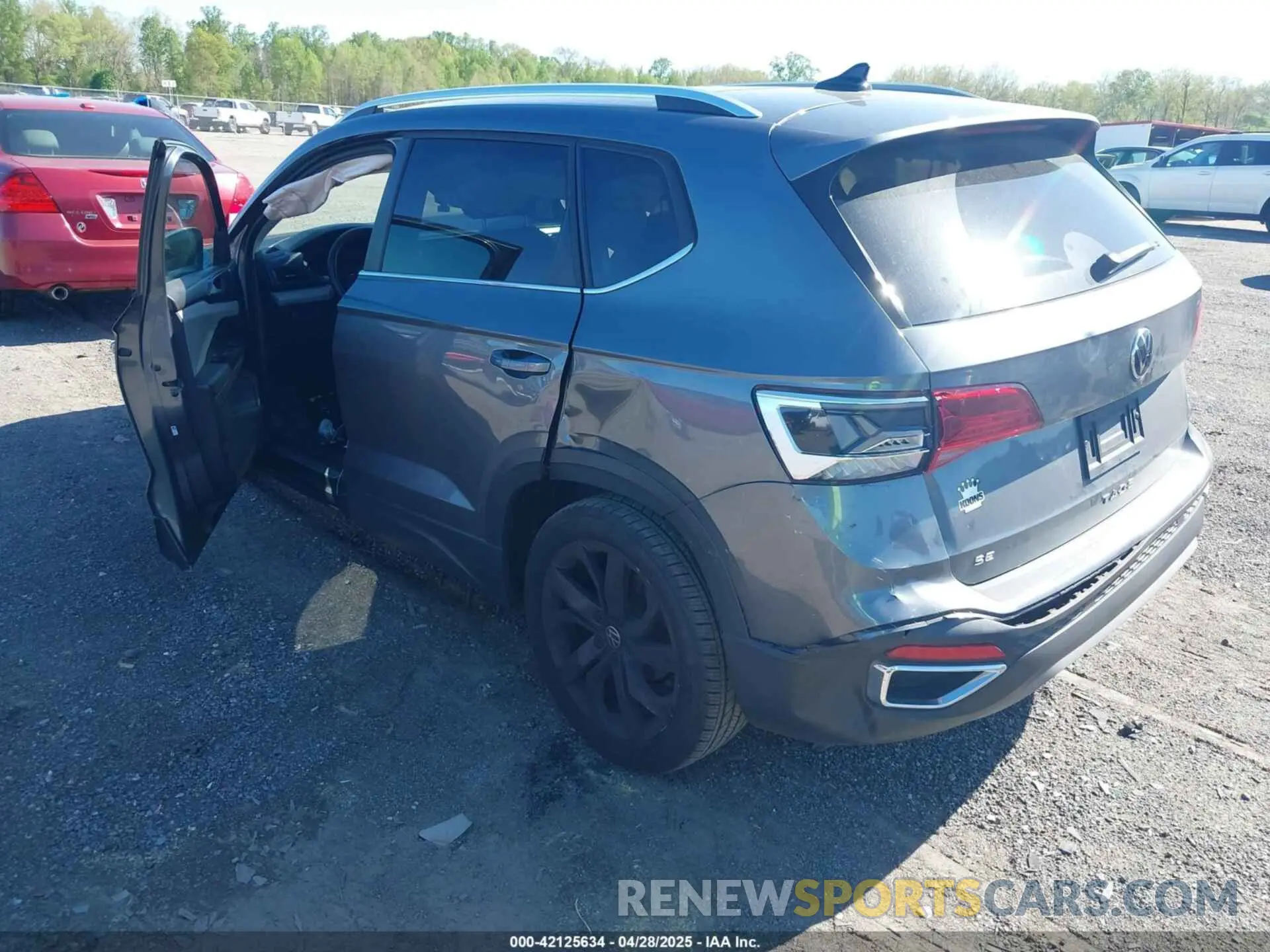 3 Photograph of a damaged car 3VVLX7B23NM083106 VOLKSWAGEN TAOS 2022