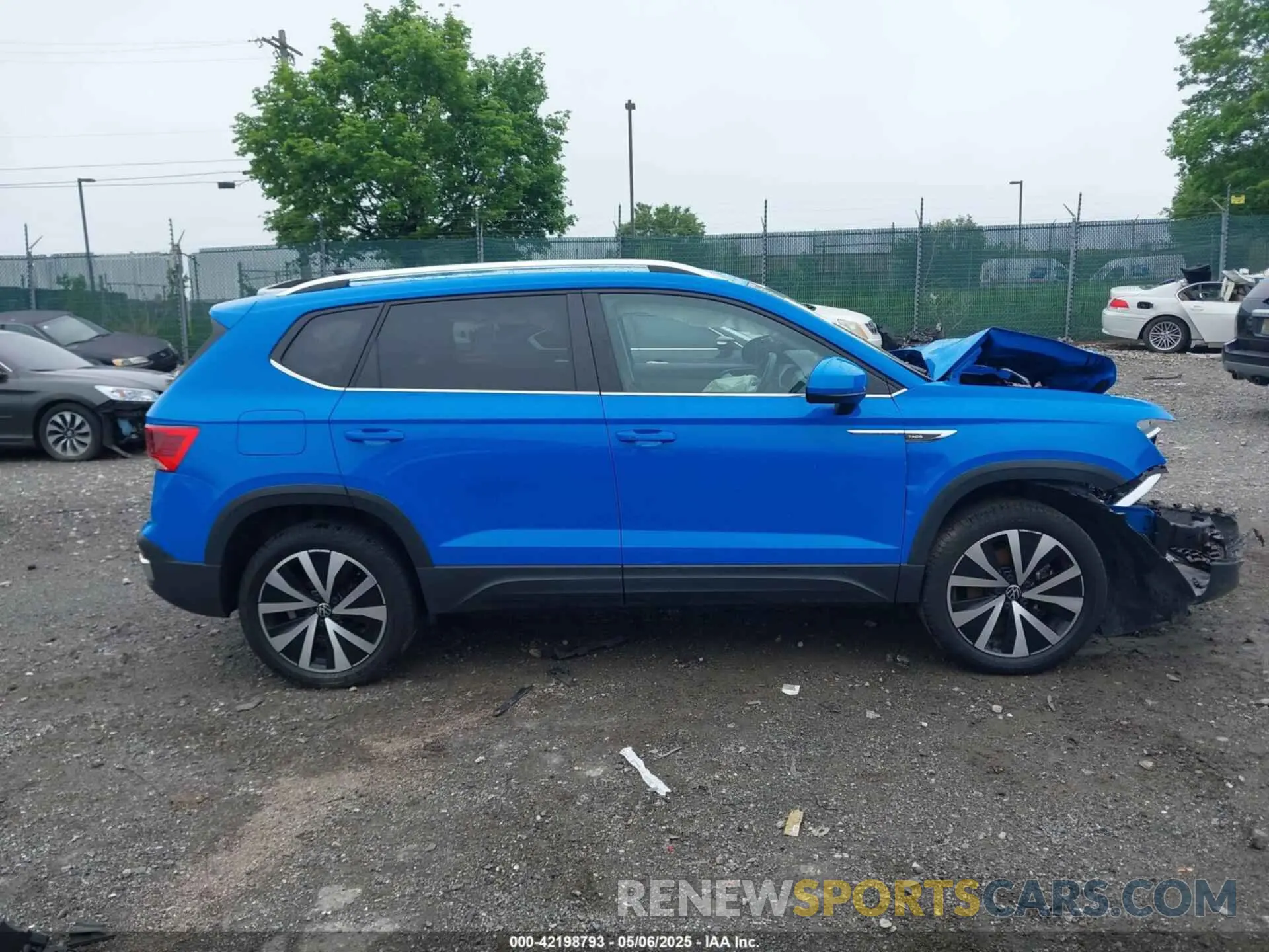 12 Photograph of a damaged car 3VVLX7B26NM038287 VOLKSWAGEN TAOS 2022