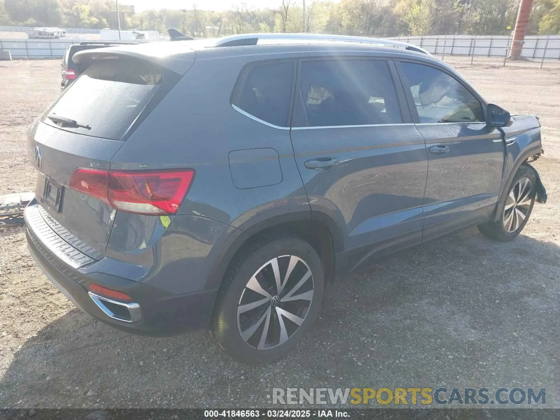 4 Photograph of a damaged car 3VVLX7B26NM077297 VOLKSWAGEN TAOS 2022