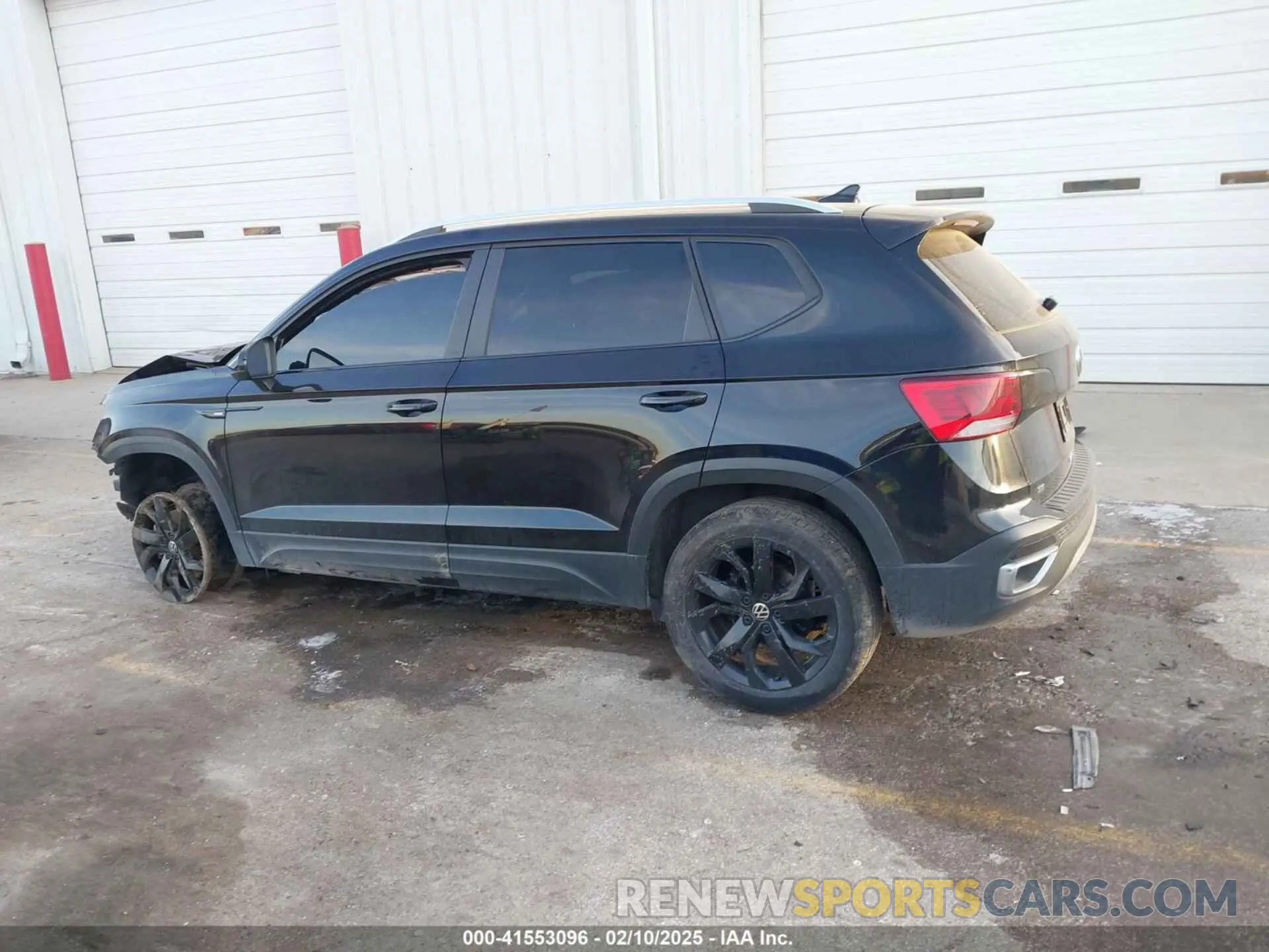 13 Photograph of a damaged car 3VVLX7B26NM090406 VOLKSWAGEN TAOS 2022